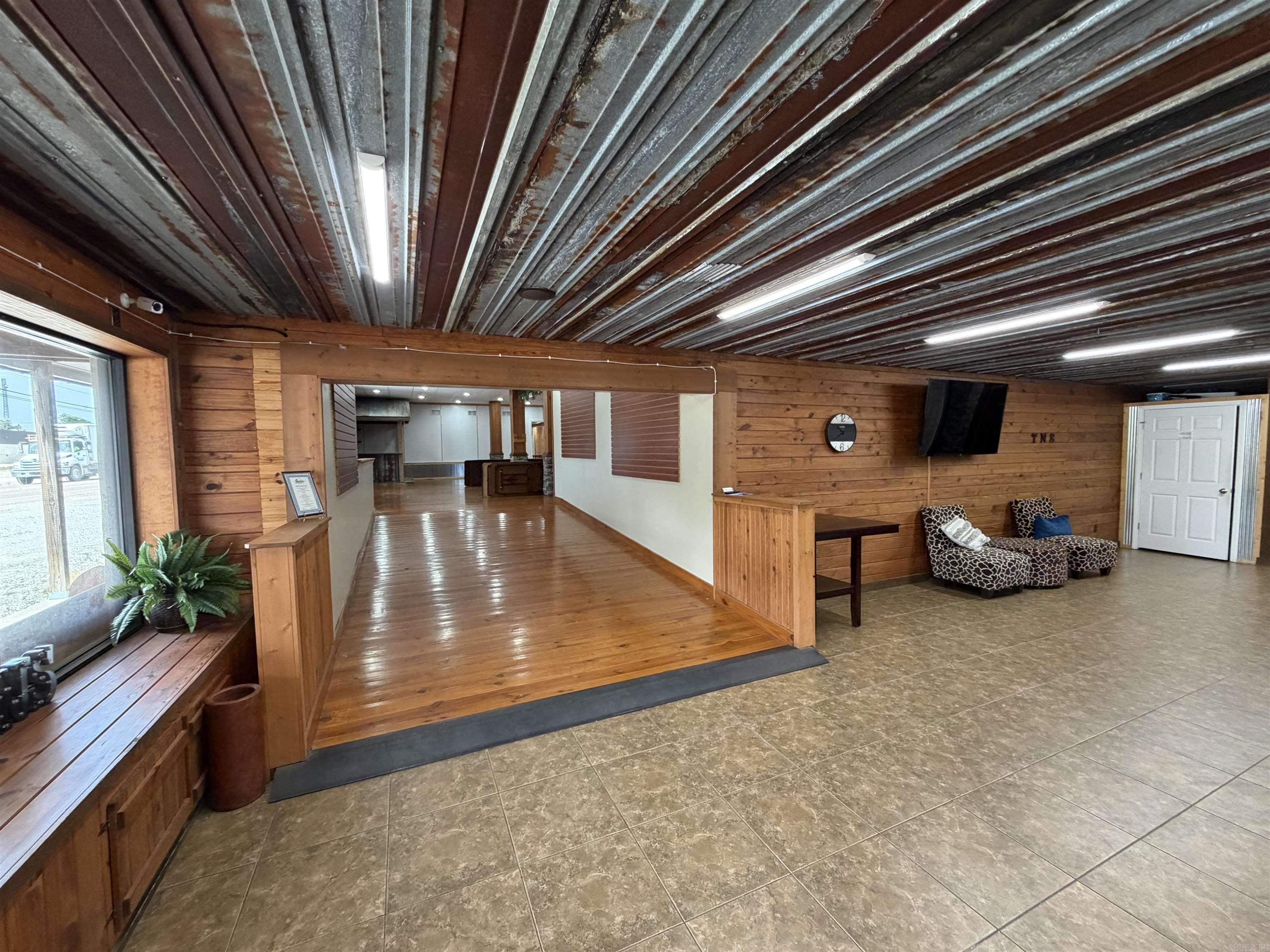 105 E 9th  Rector, AR
