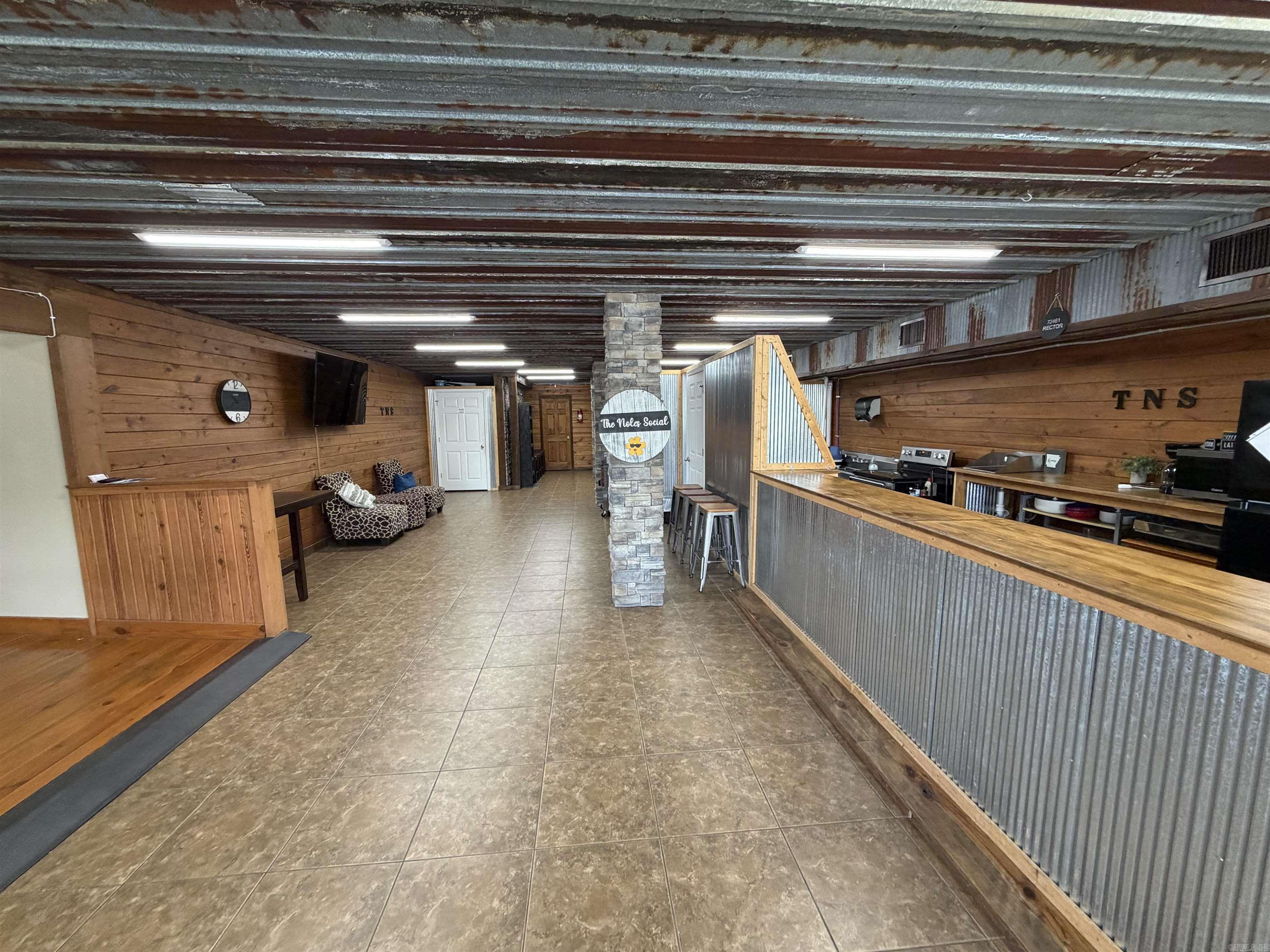 105 E 9th  Rector, AR