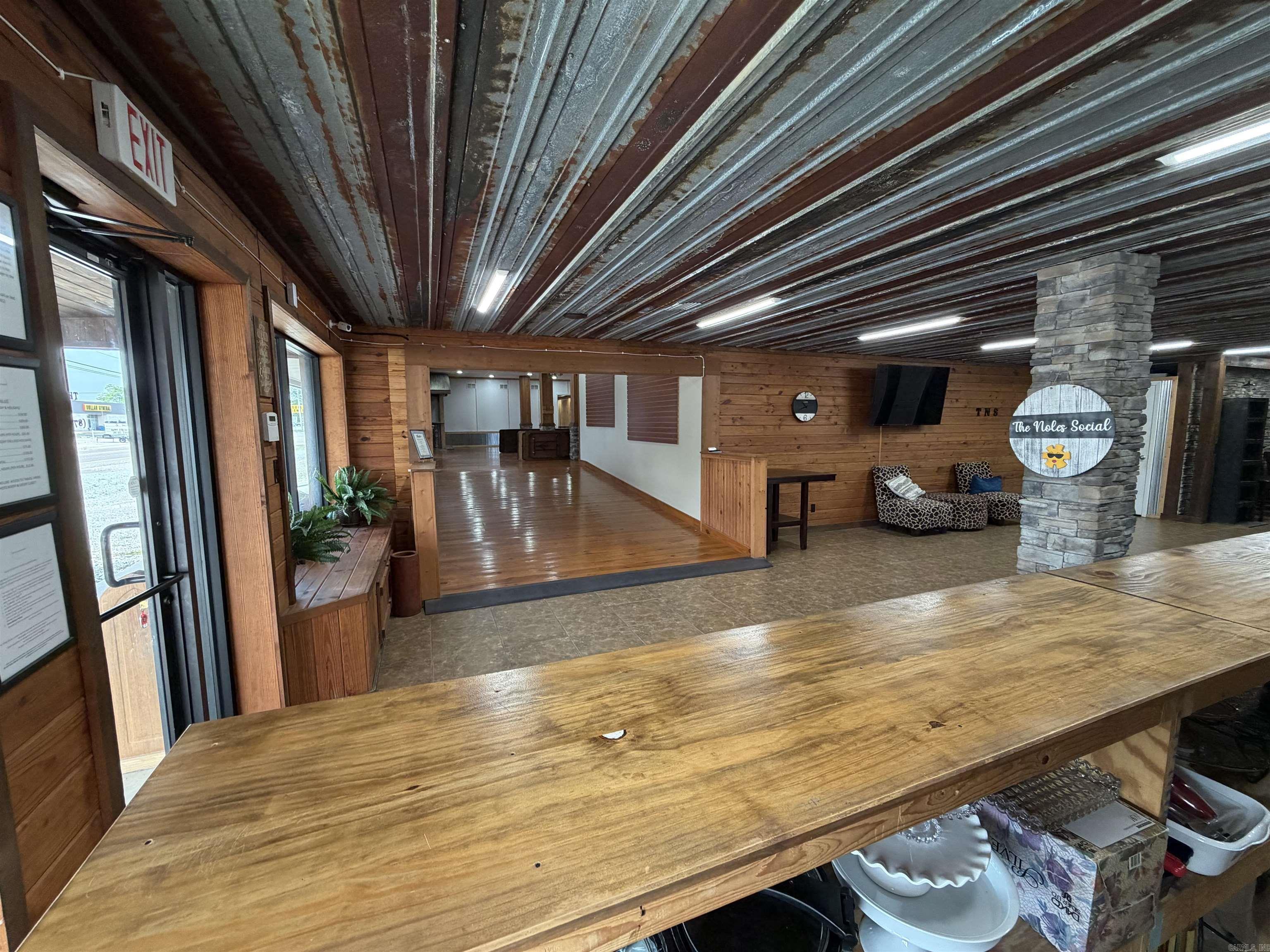 105 E 9th  Rector, AR