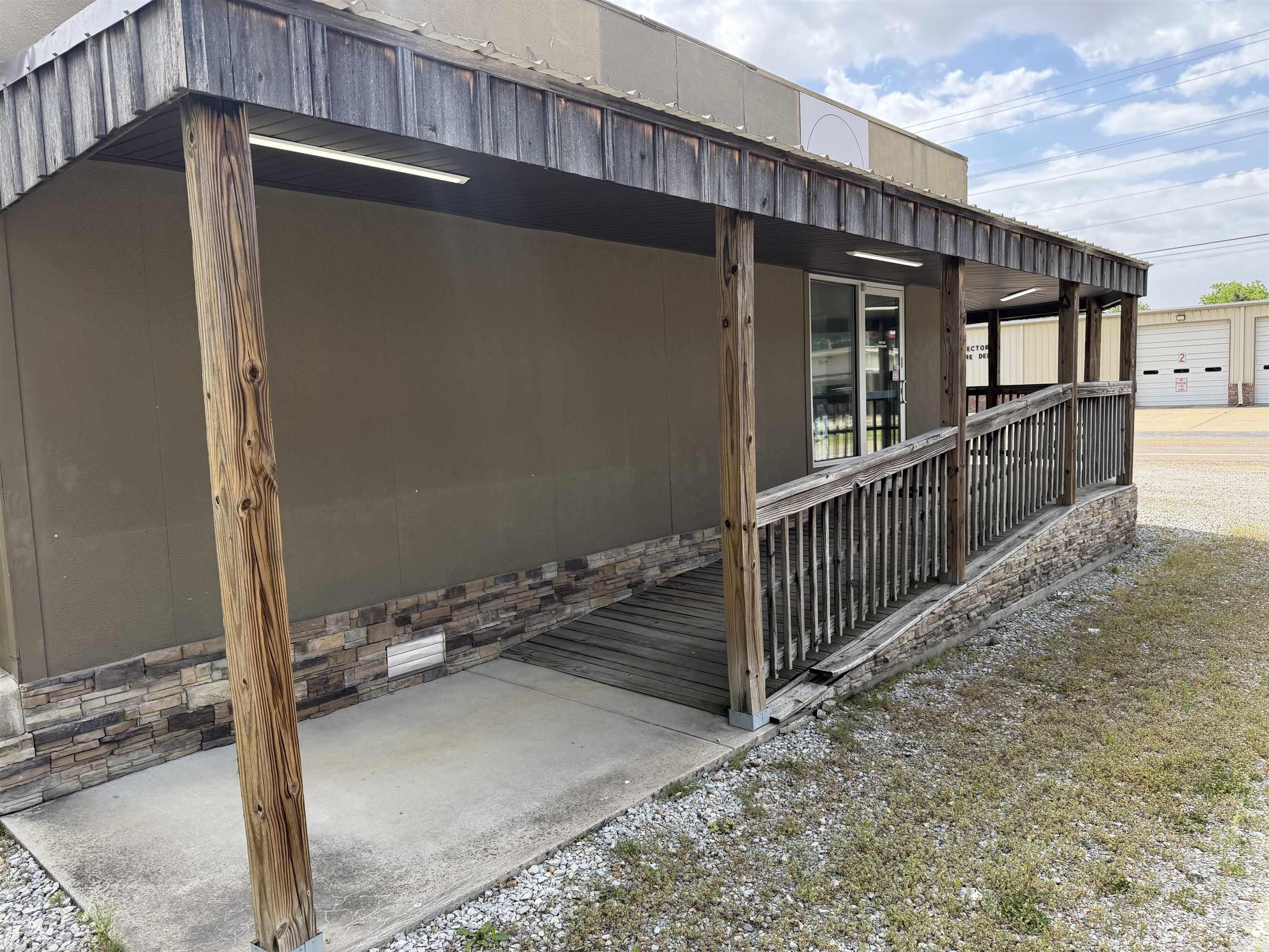 105 E 9th  Rector, AR