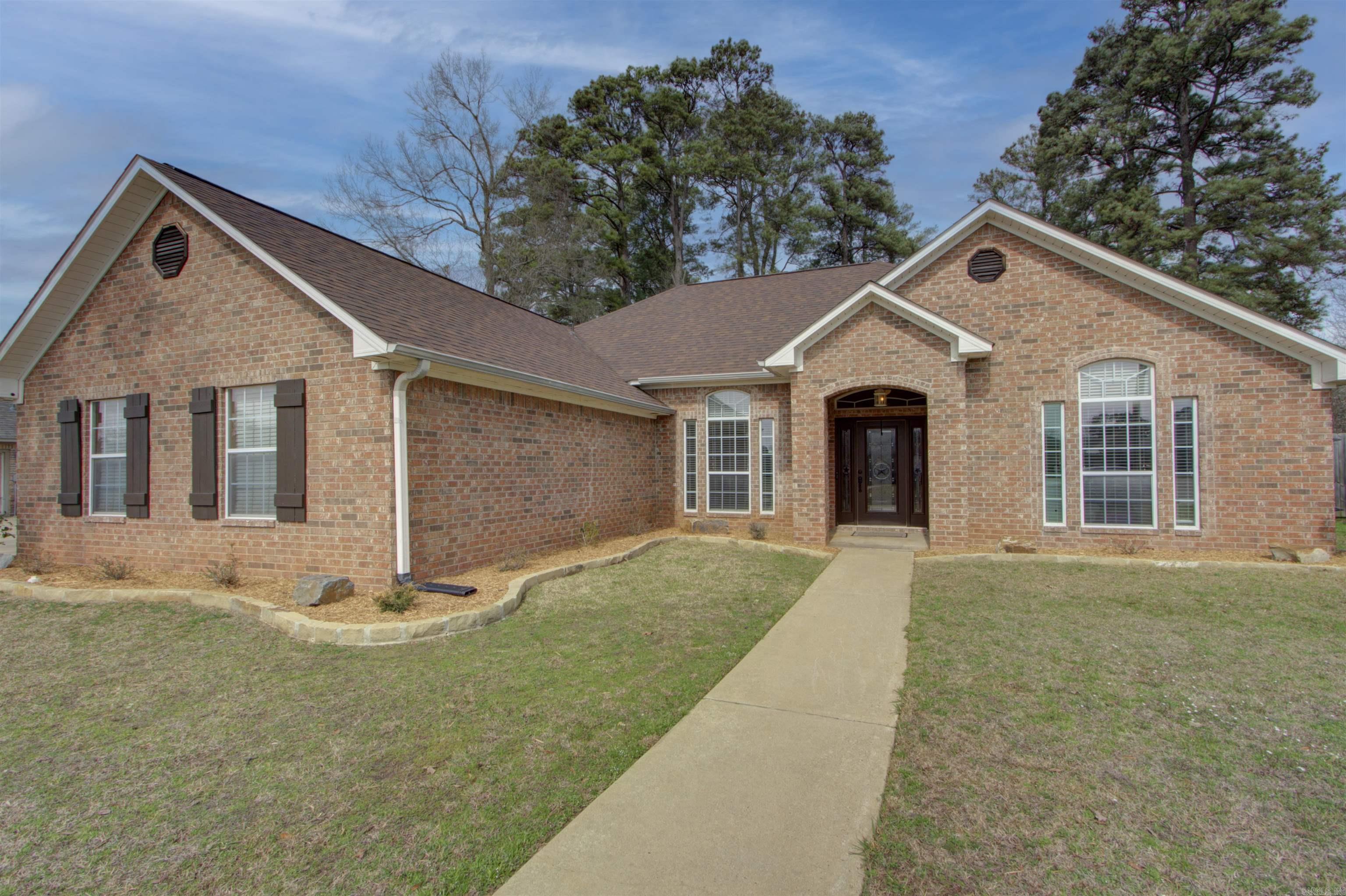122 Corley Circle  Wake Village, TX