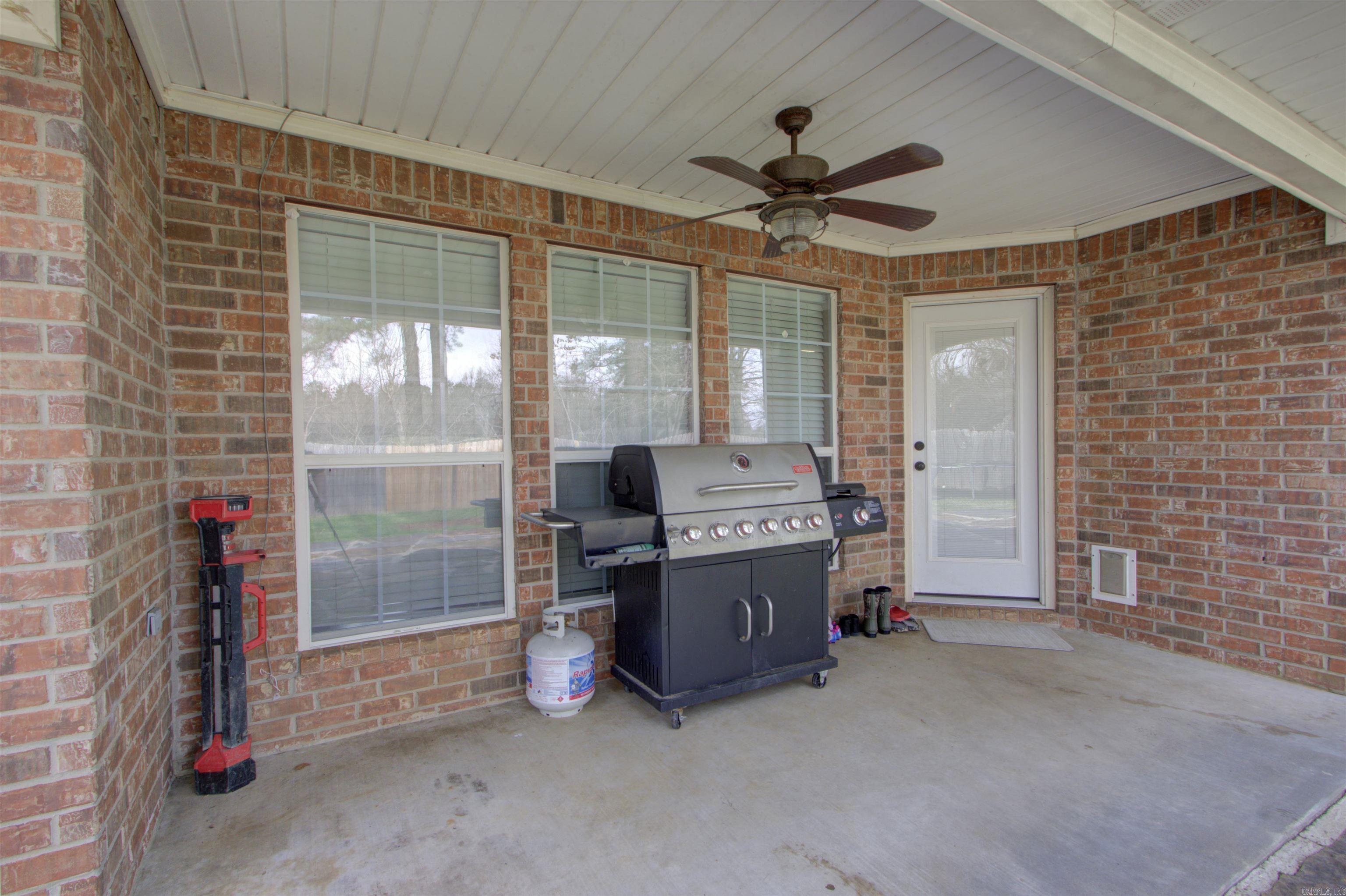 122 Corley Circle  Wake Village, TX