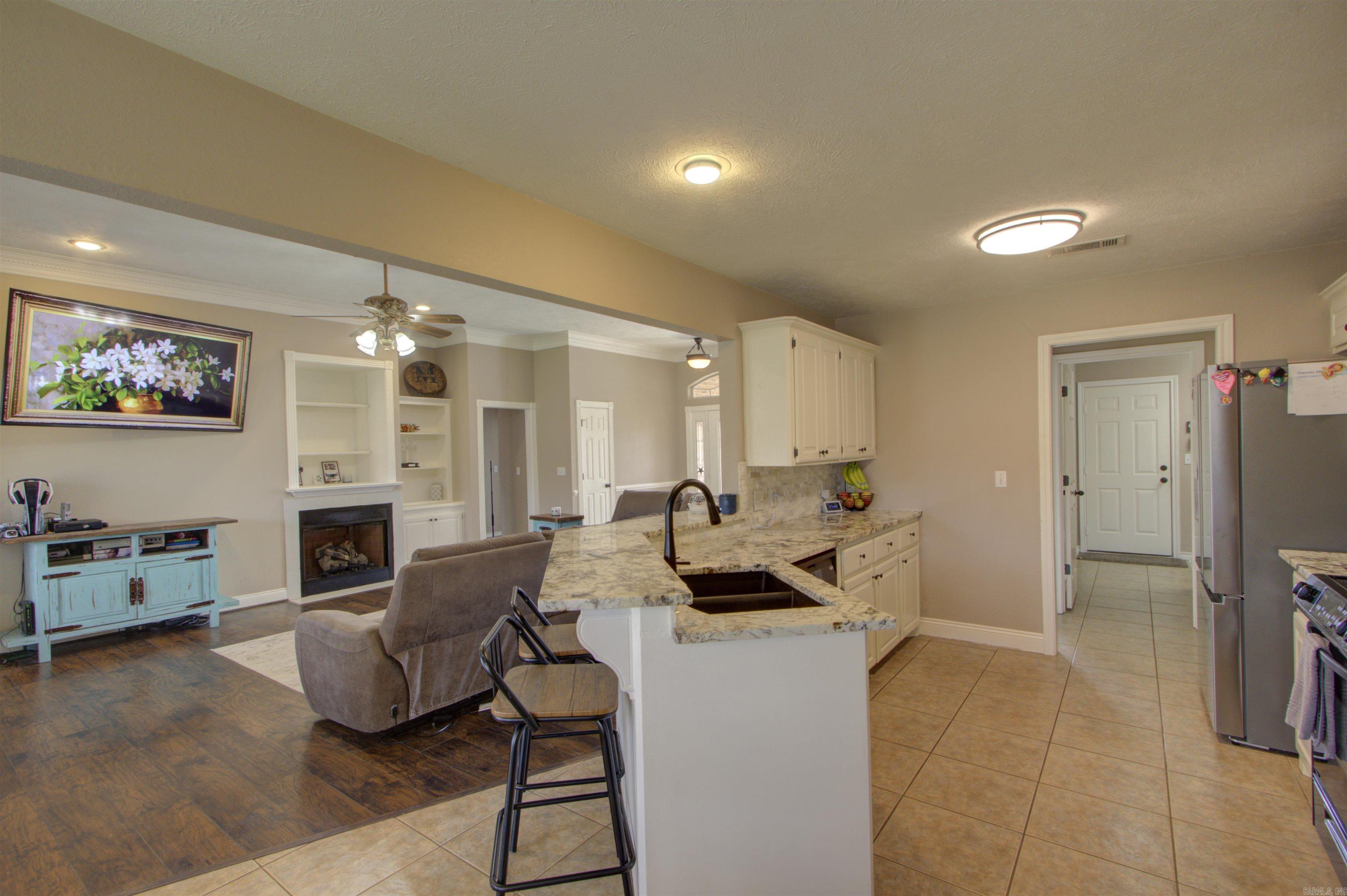 122 Corley Circle  Wake Village, TX