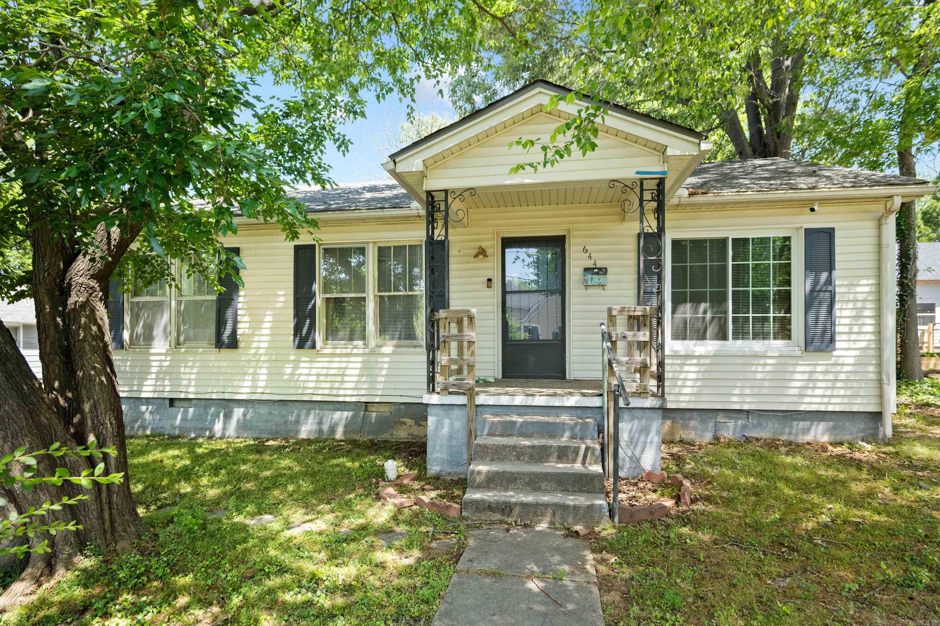644 W Matthews Ave