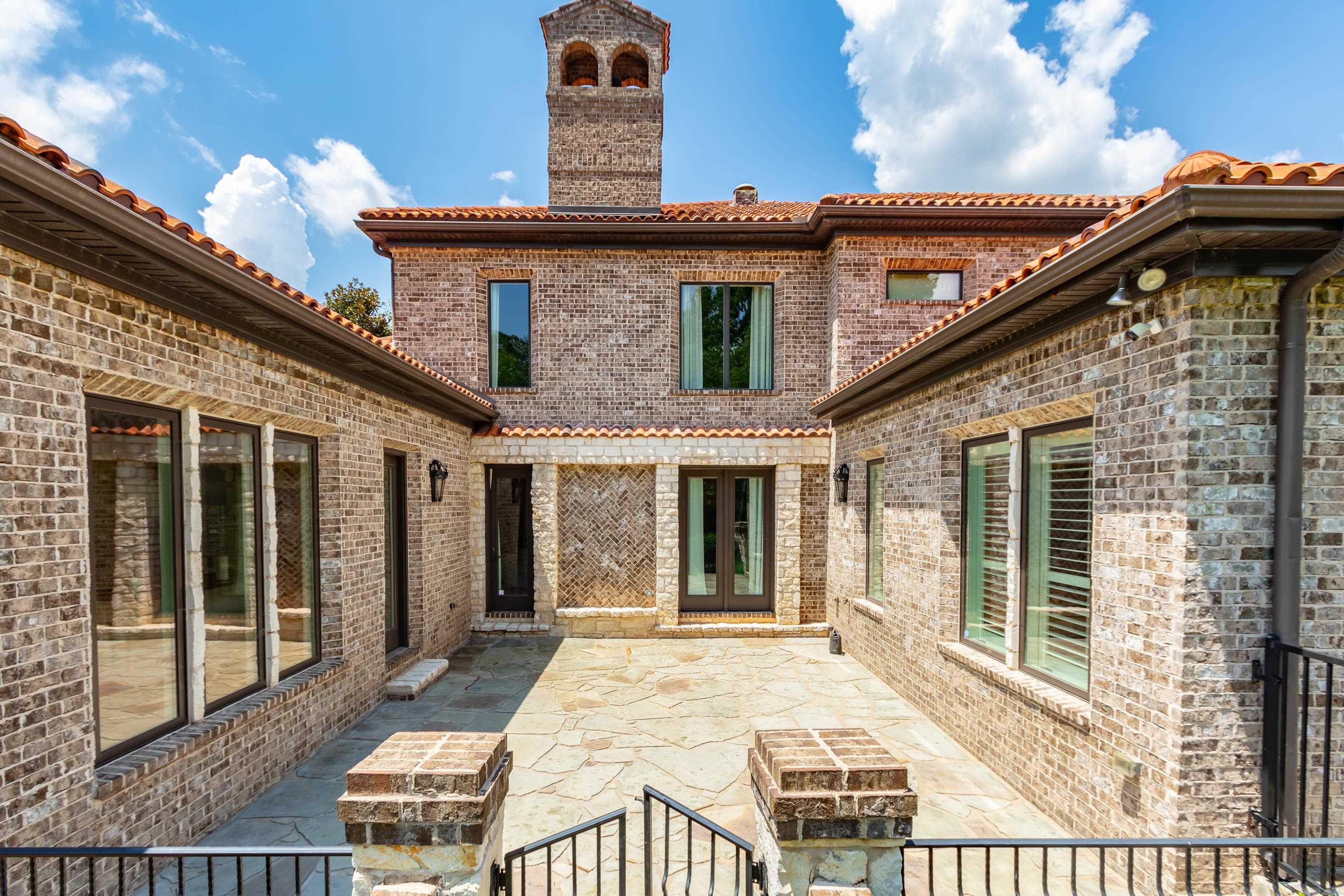 11 La Scala  Little Rock, AR