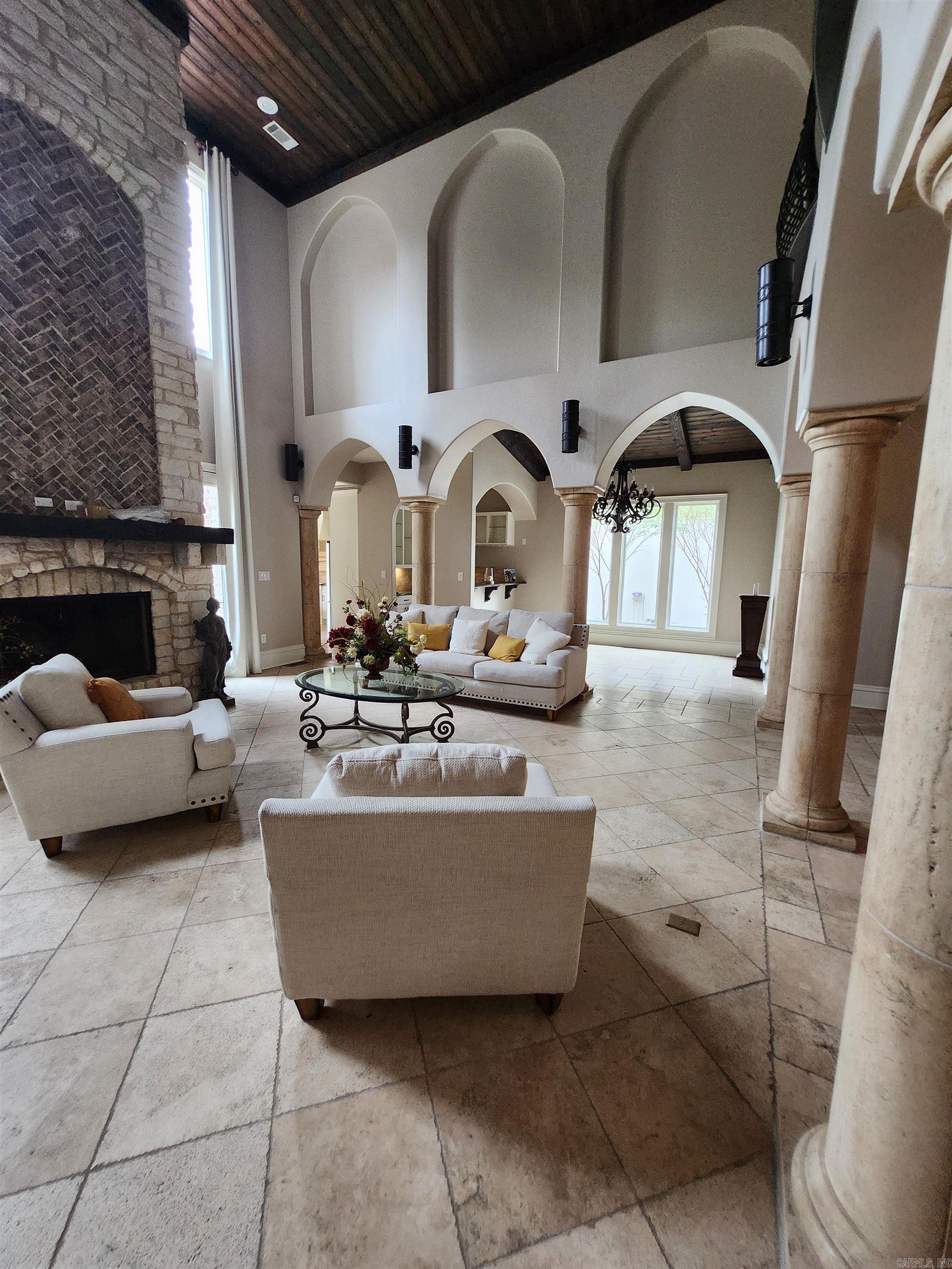 11 La Scala  Little Rock, AR