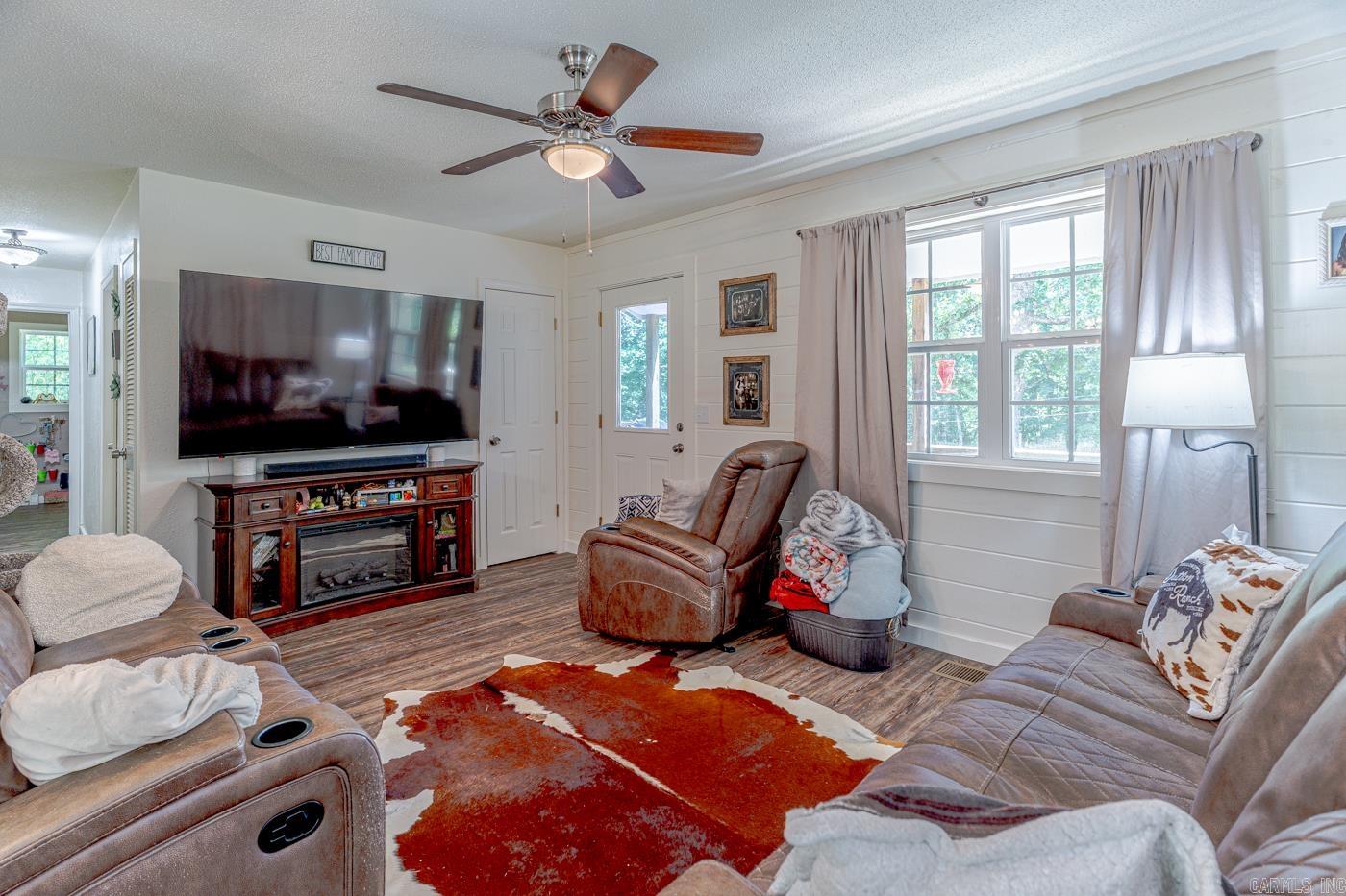 407 Dove Ln Horseshoe Bend, AR 72512