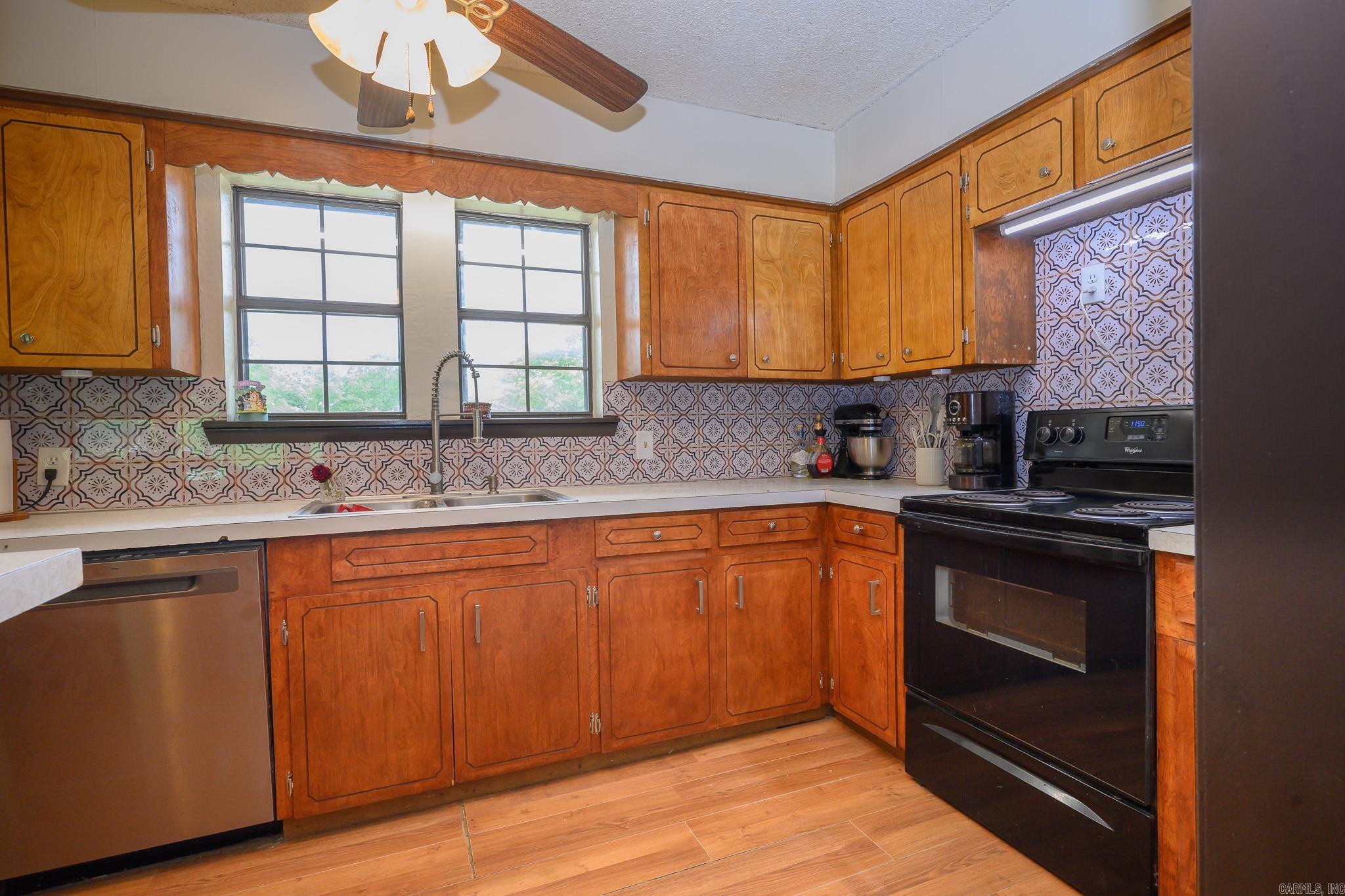 138 Sunrise Lane  Cove, AR