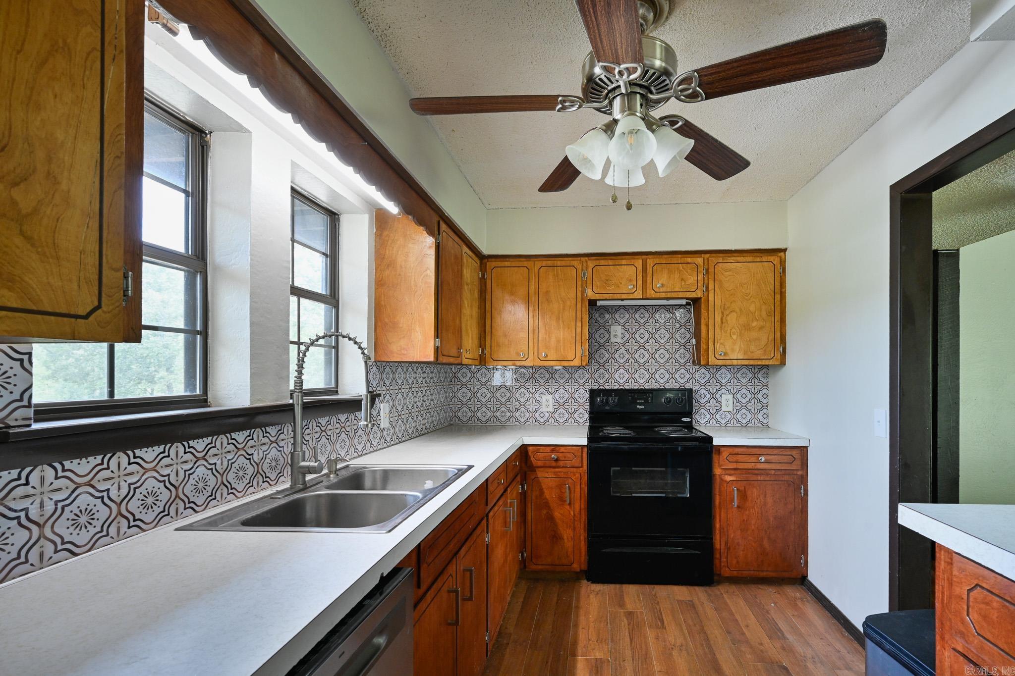138 Sunrise Lane  Cove, AR