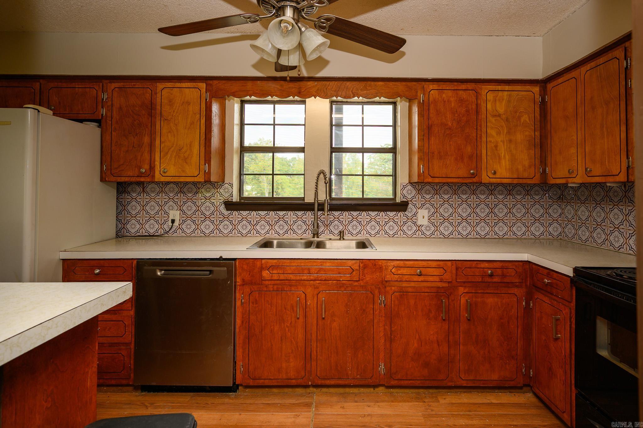 138 Sunrise Lane  Cove, AR