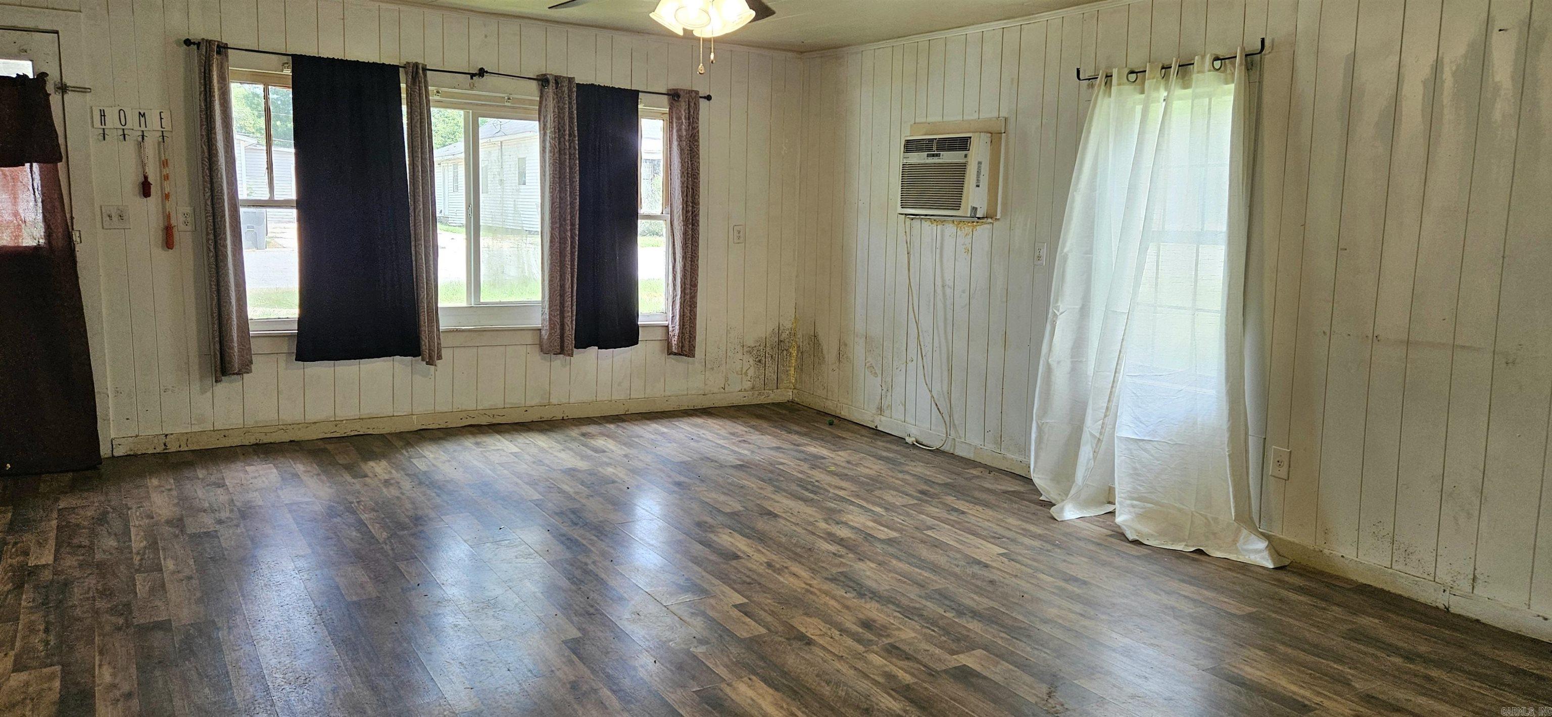 528 E Lake St Street Paragould, AR 72450
