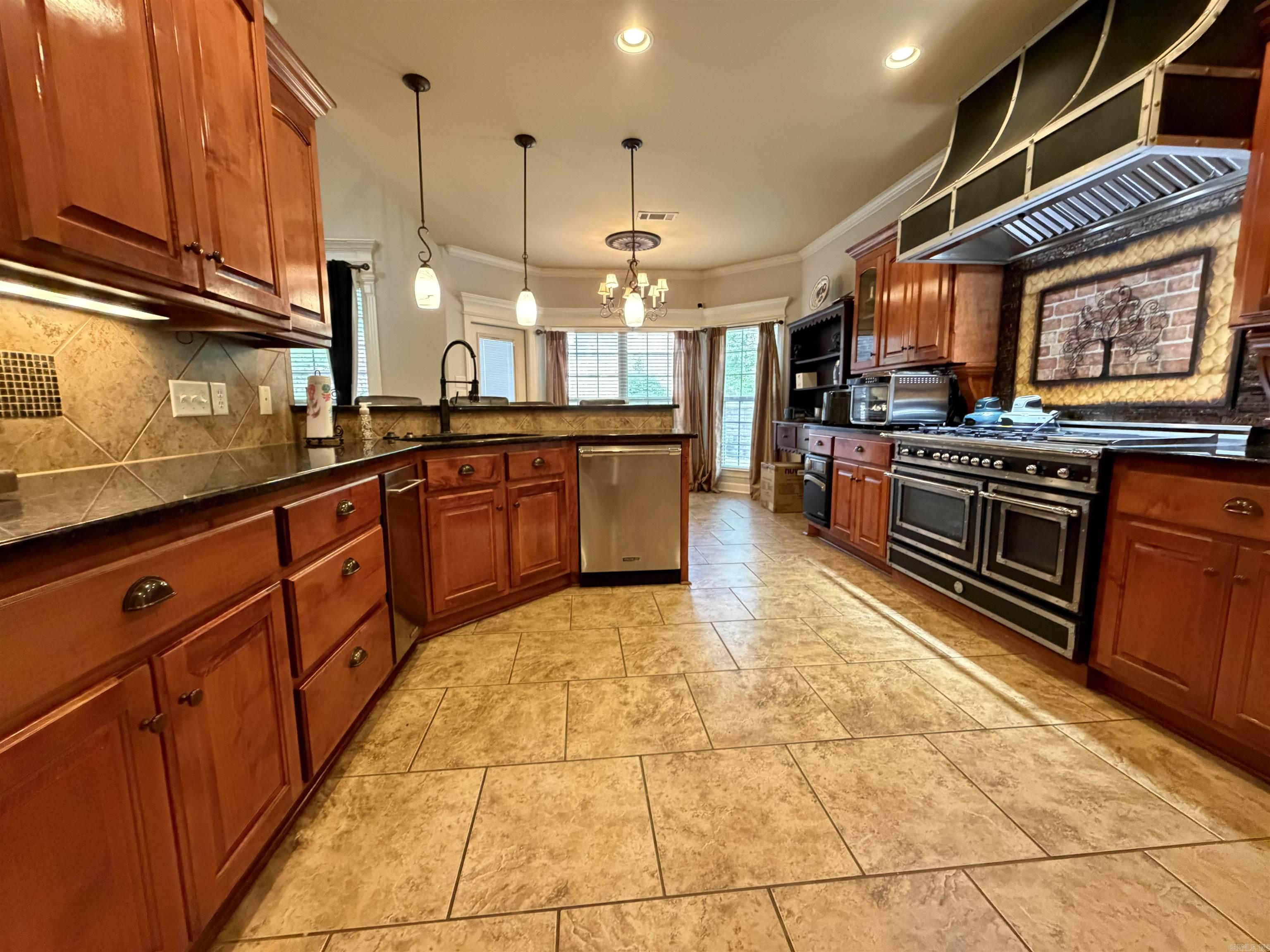 1916 Oakbrook  Sherwood, AR