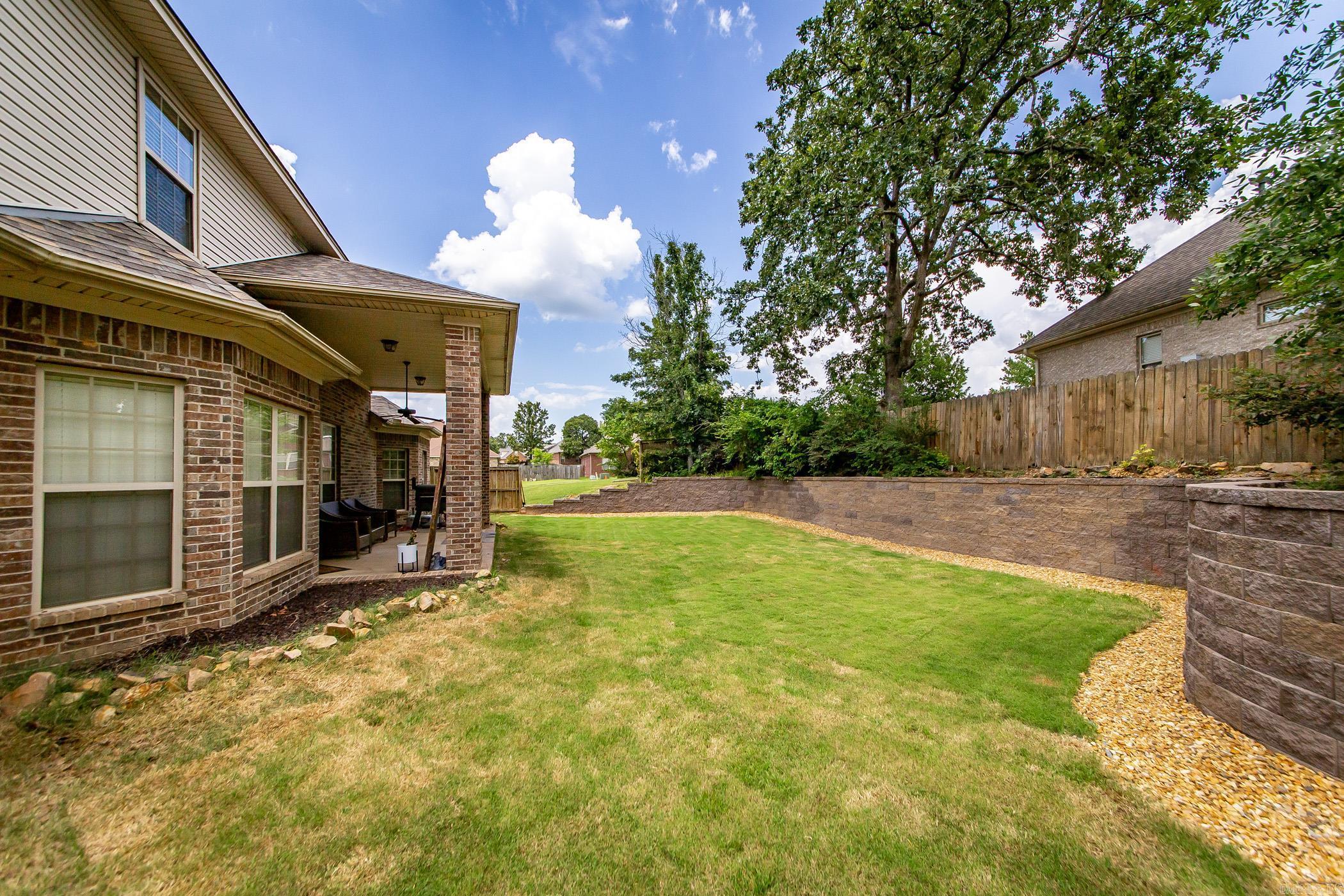1916 Oakbrook  Sherwood, AR