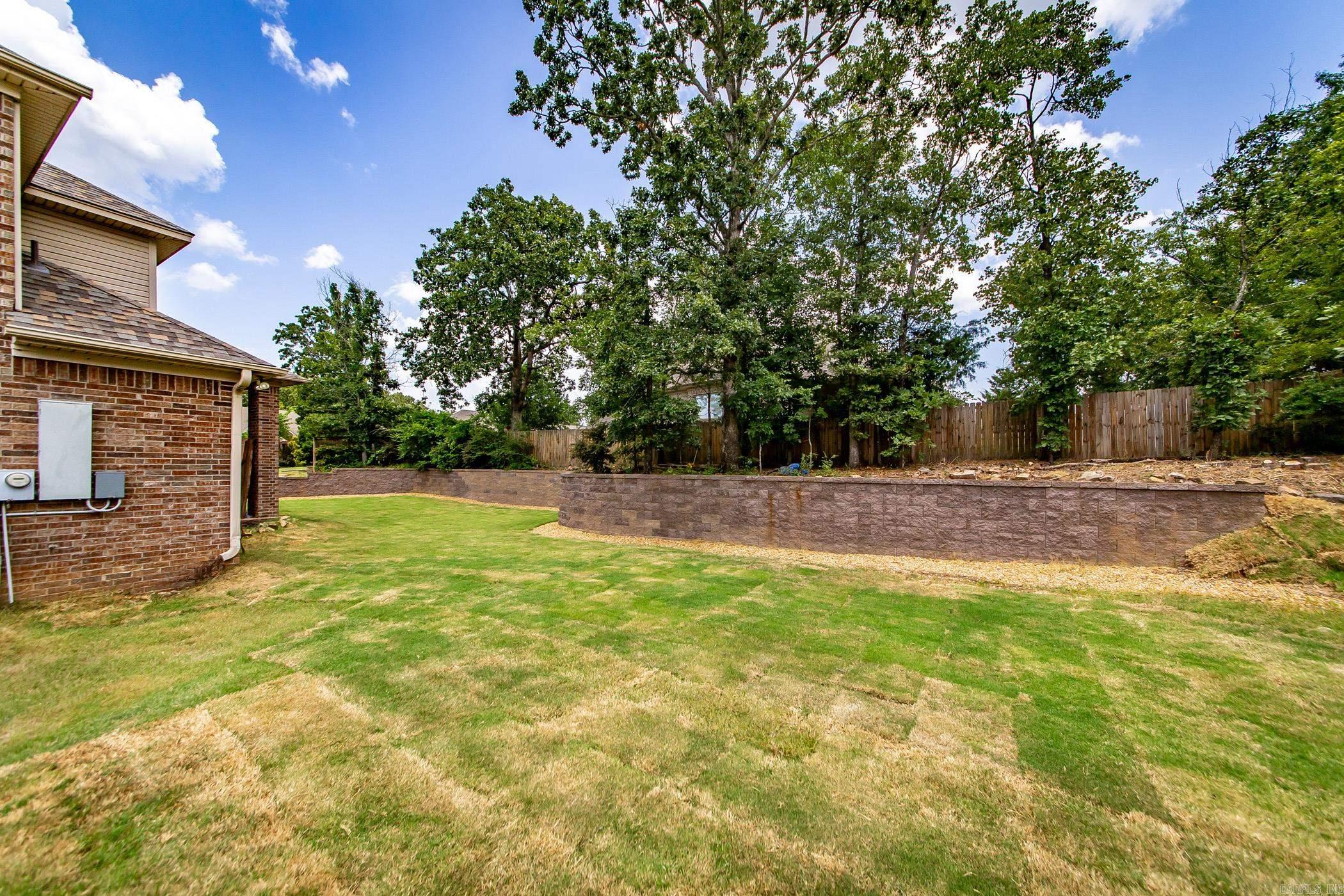 1916 Oakbrook  Sherwood, AR