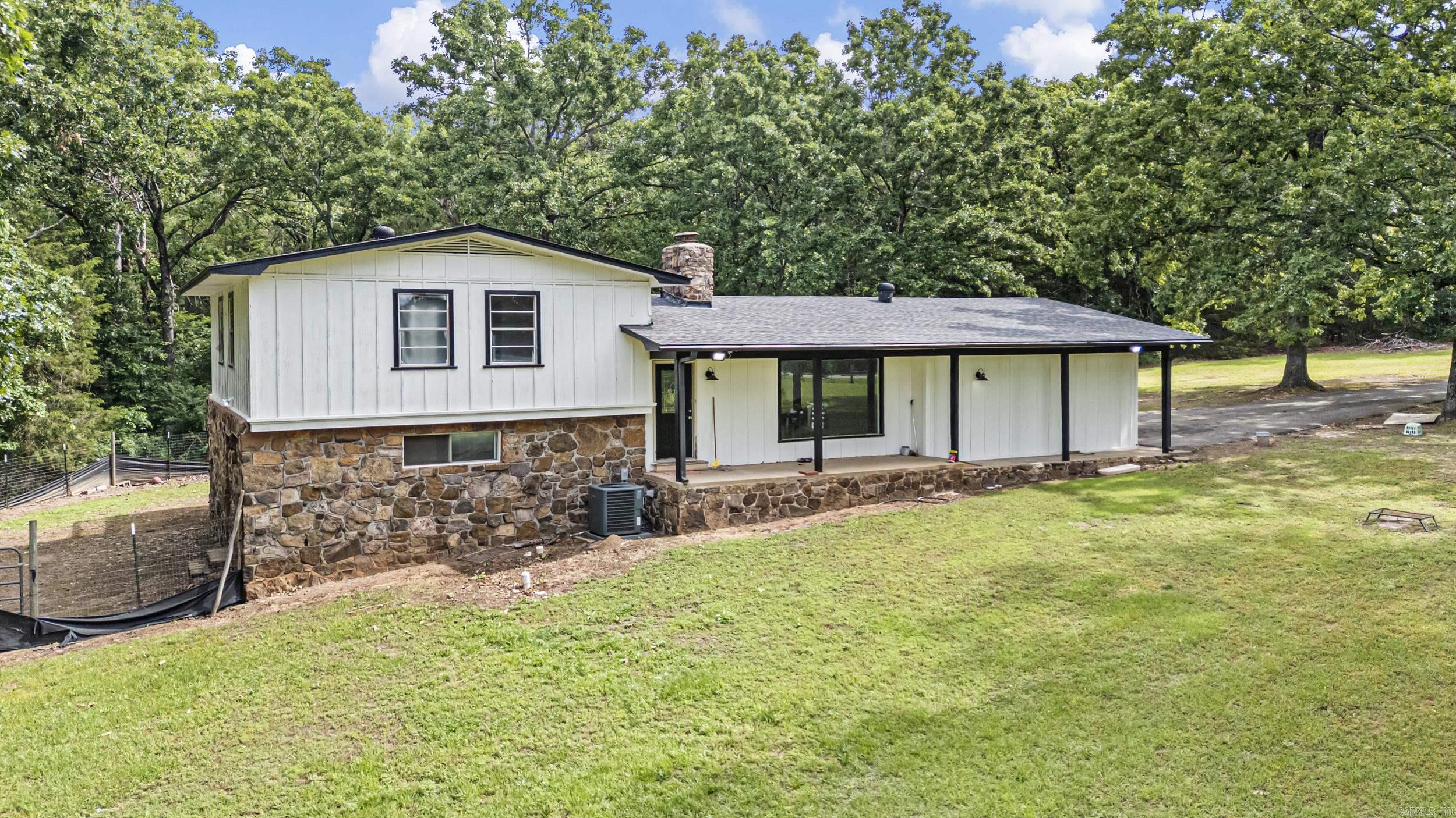 1878 Paradise Acres  Russellville, AR