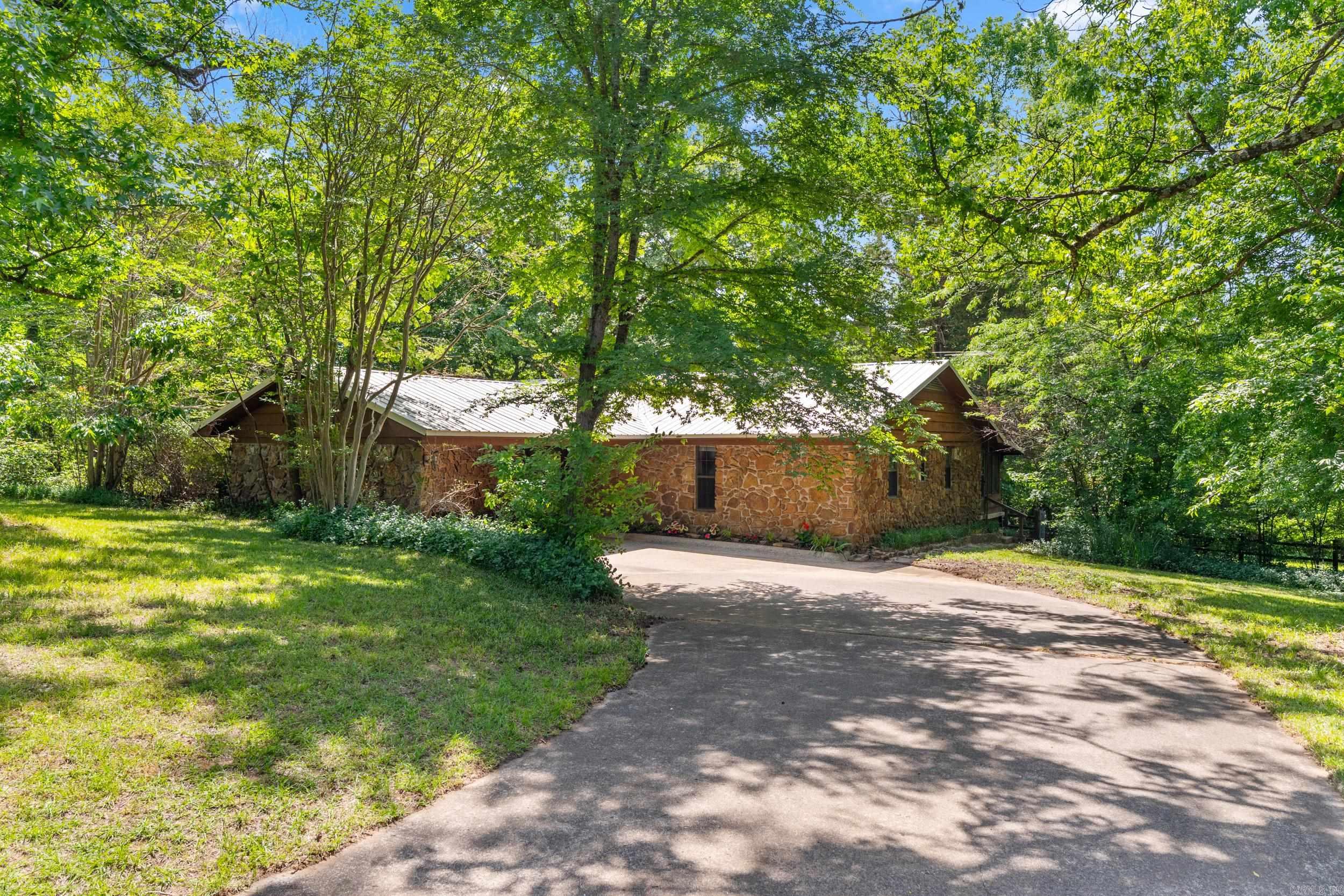 269 W Pleasant Valley Rd.