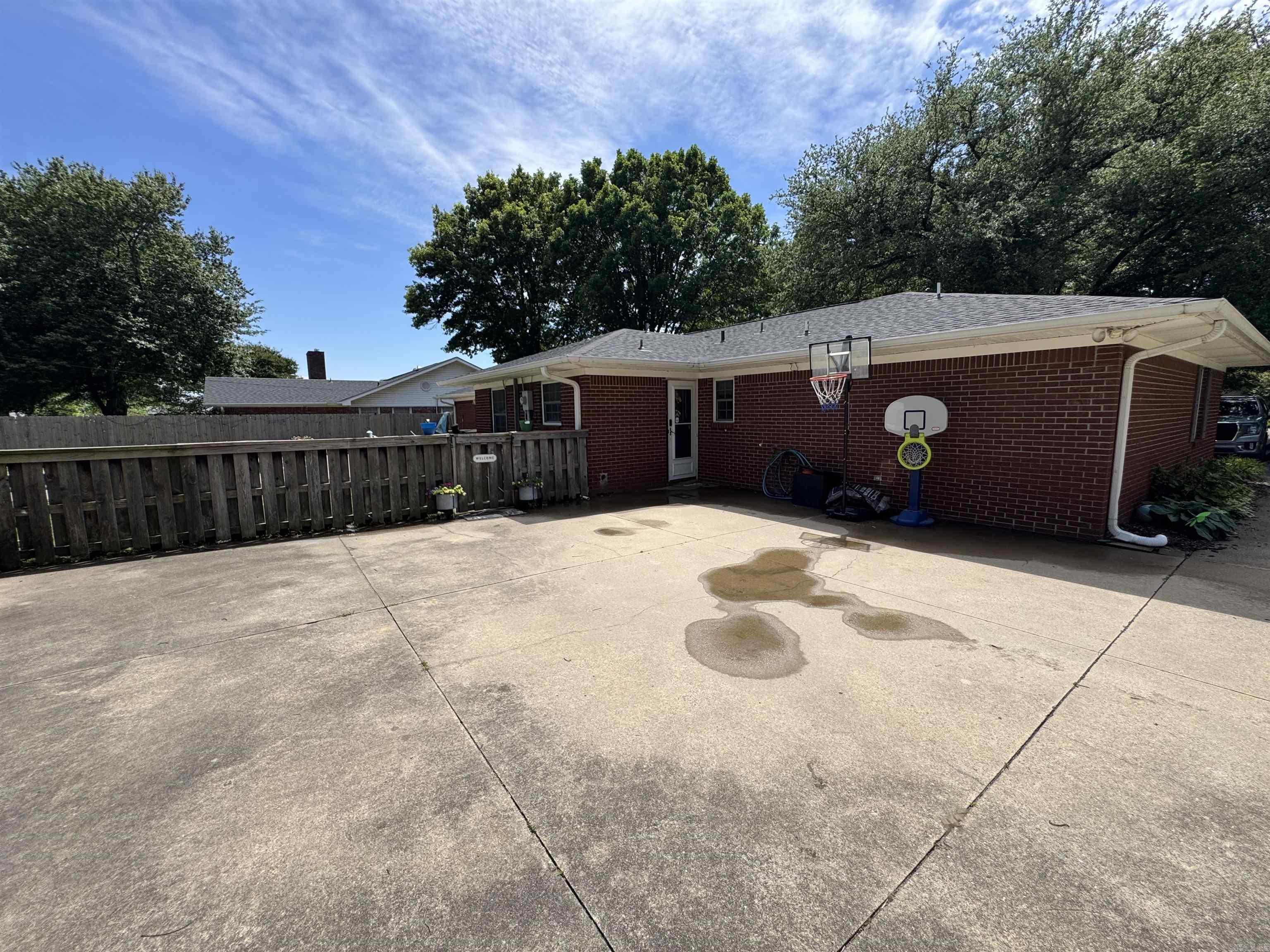 2107 Strait  Stuttgart, AR