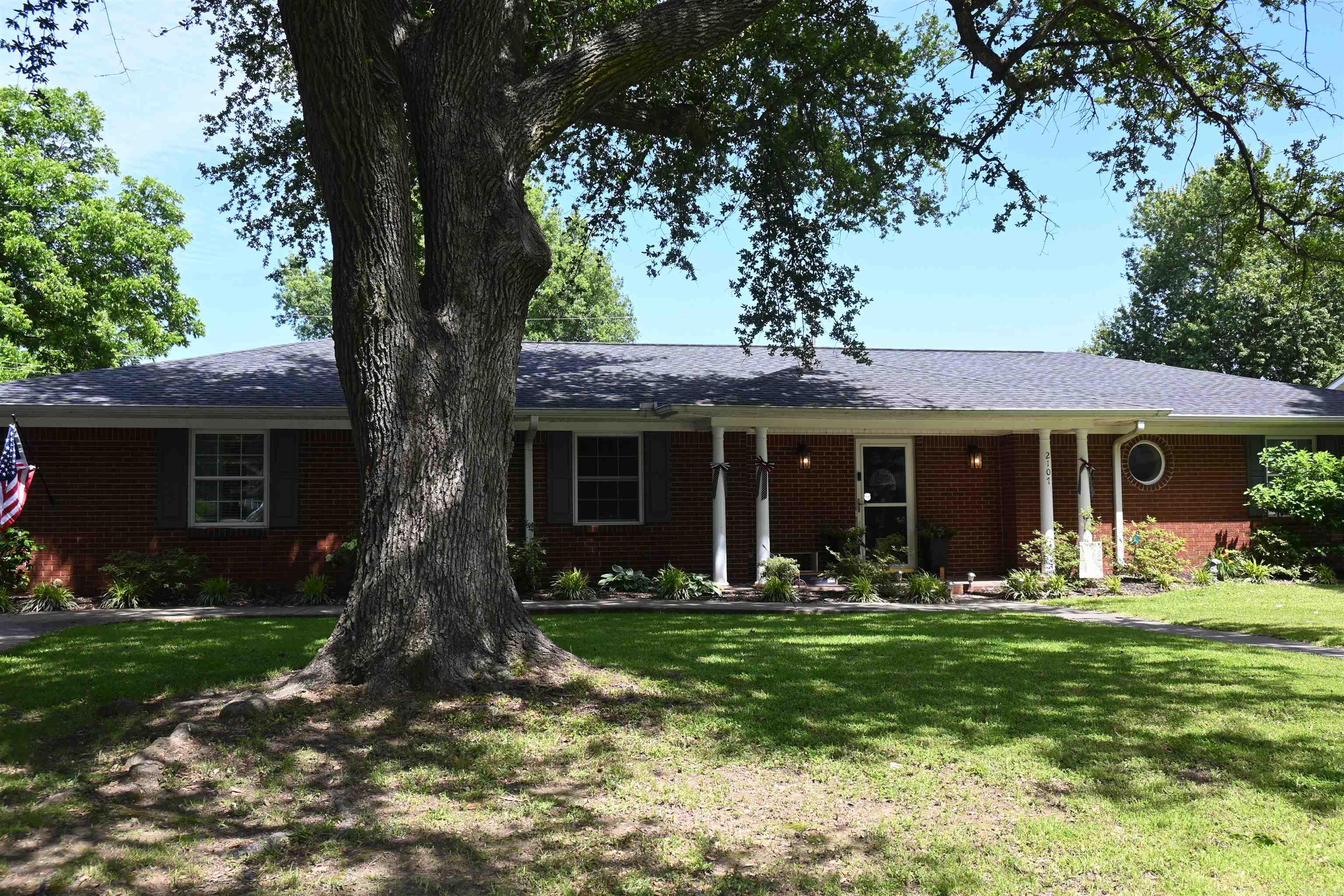 2107 Strait  Stuttgart, AR