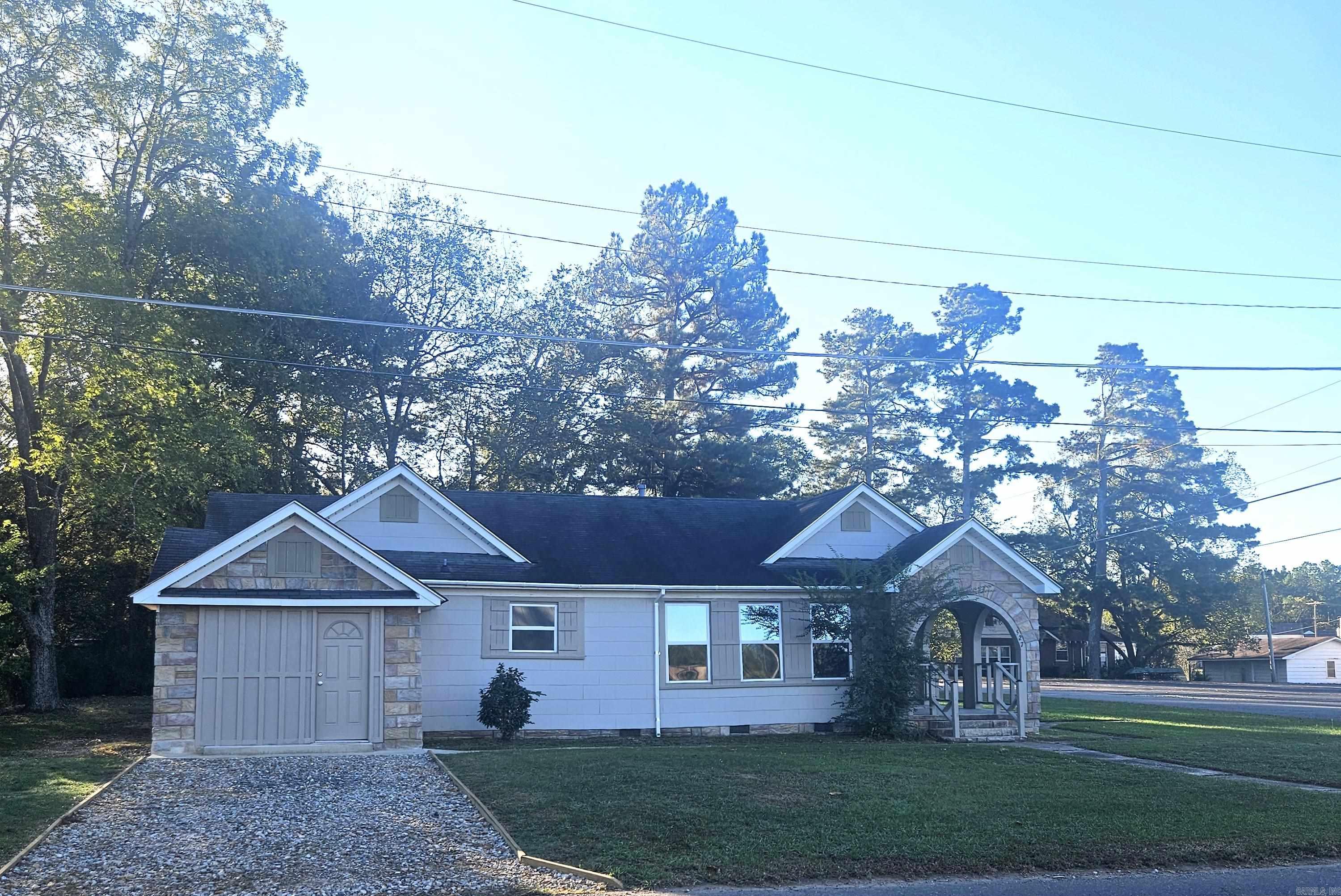 527 E 2nd South  Prescott, AR