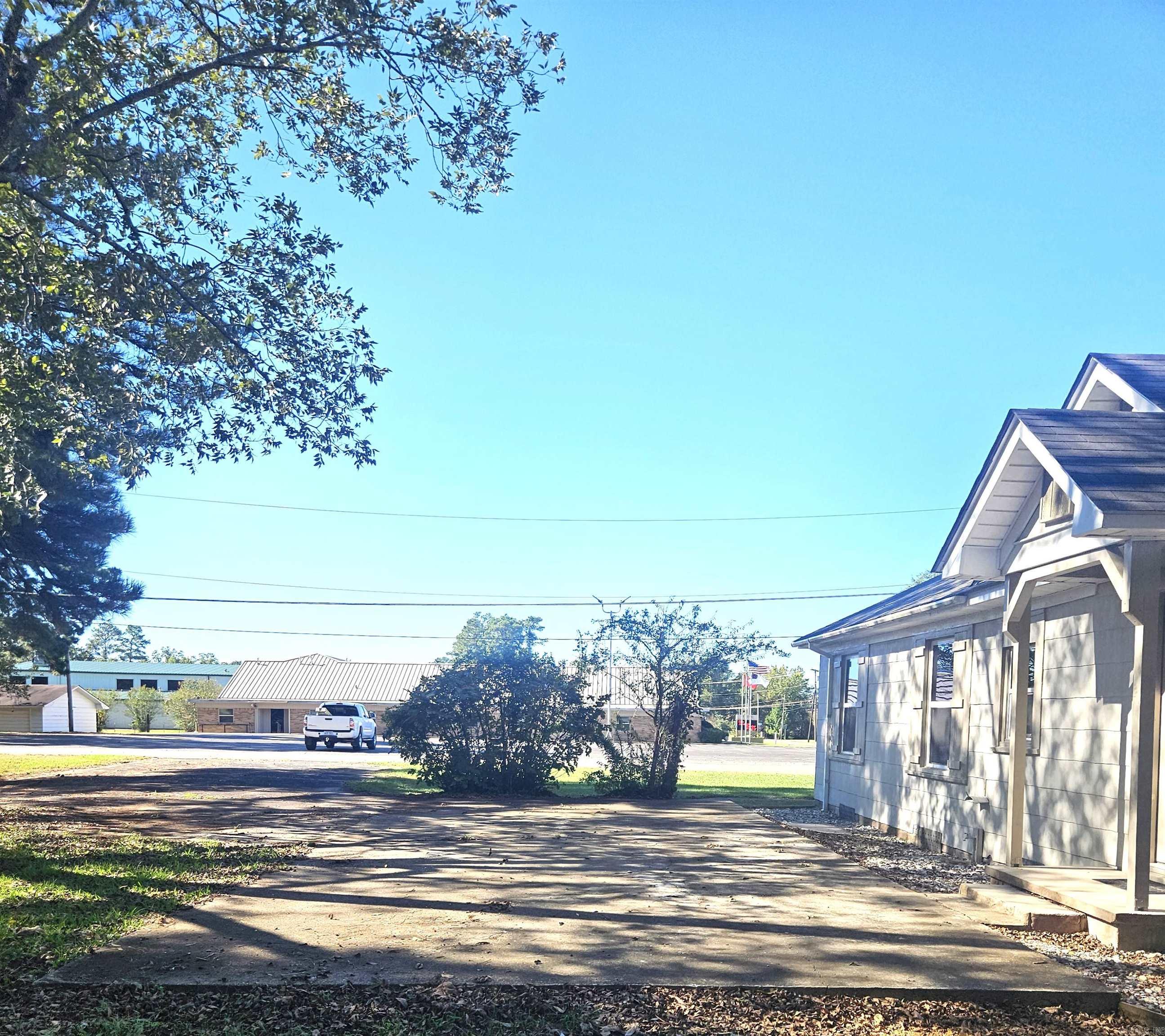527 E 2nd South  Prescott, AR
