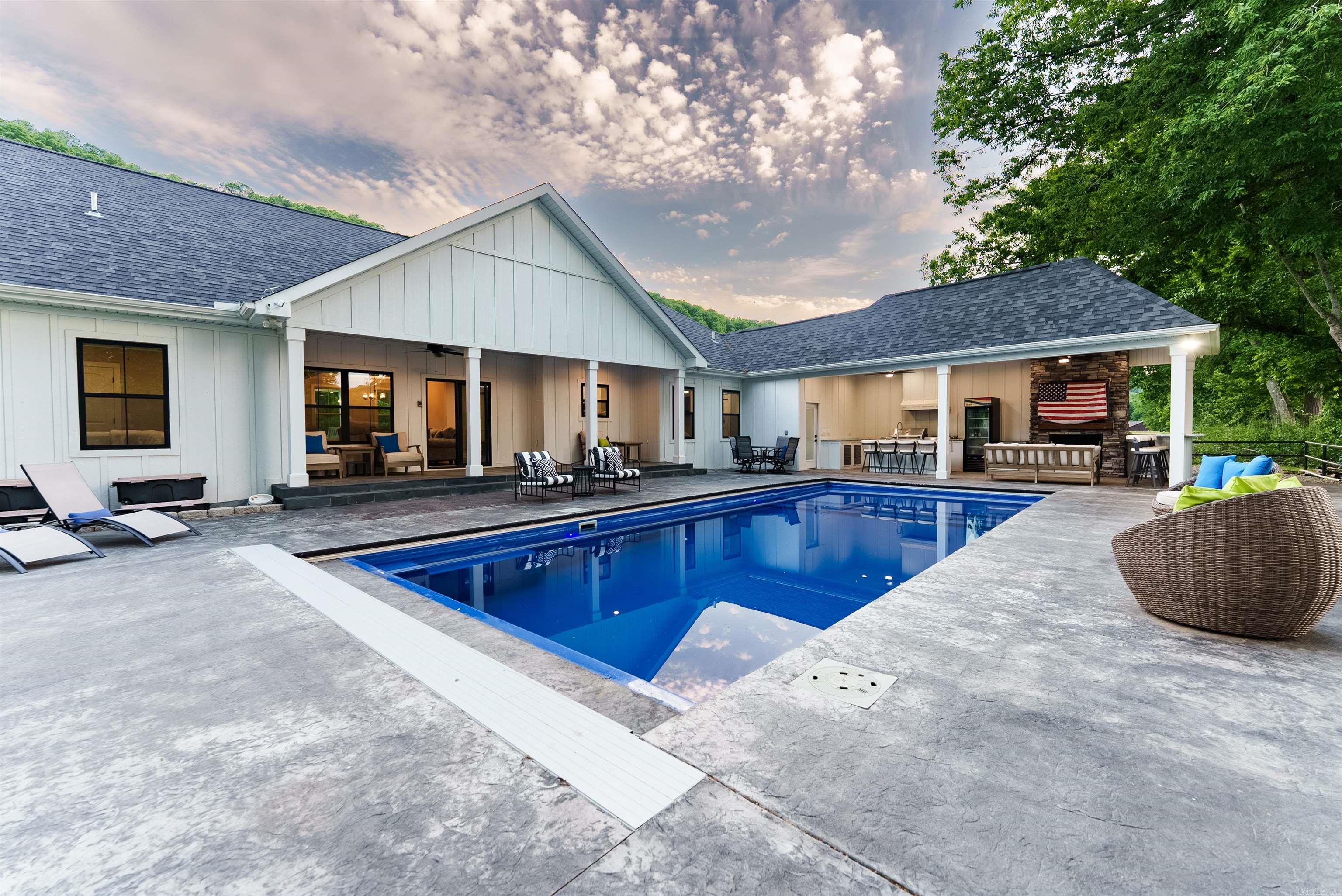 1297 Cane Island Road  Flippin, AR