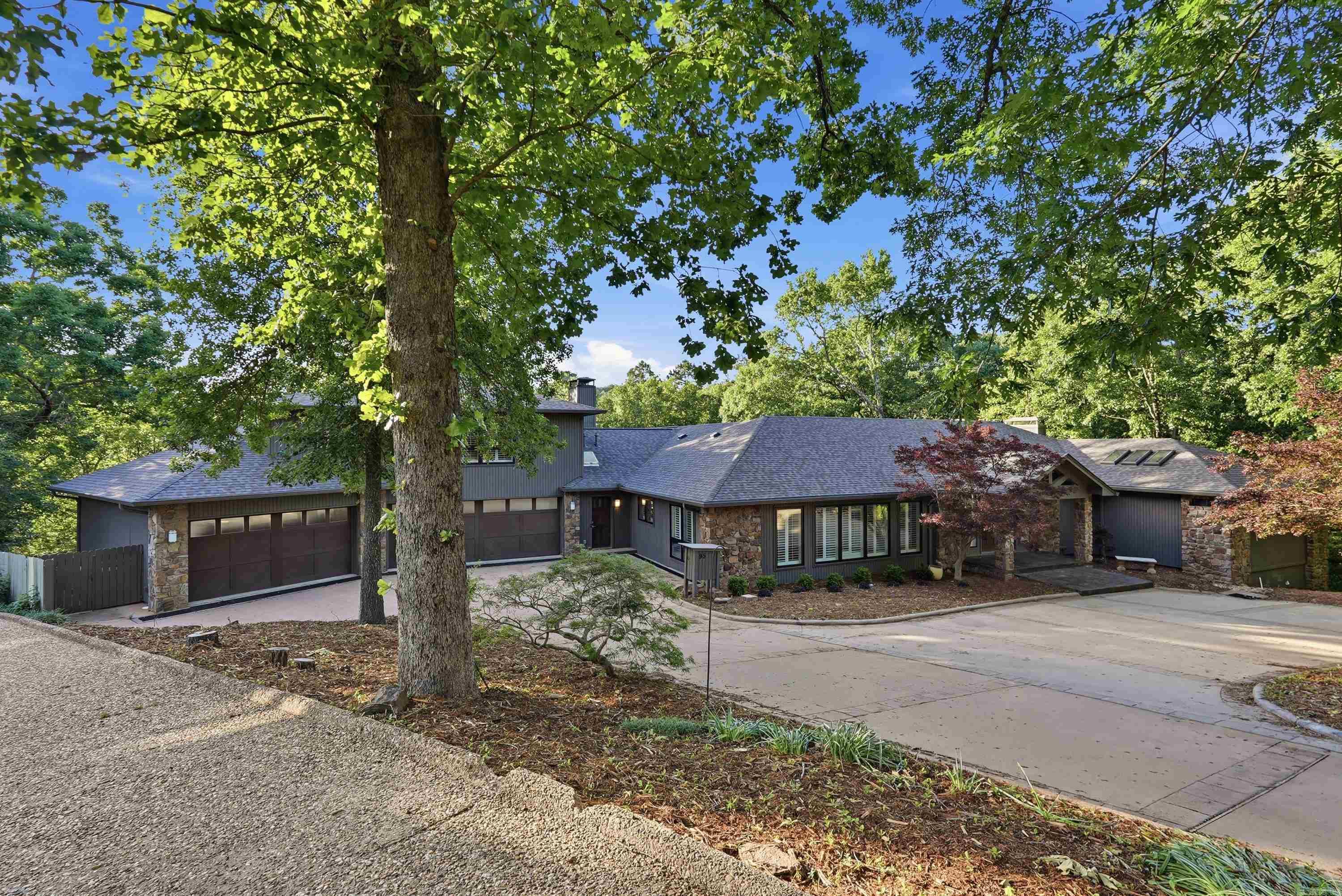 95 Robinwood Drive