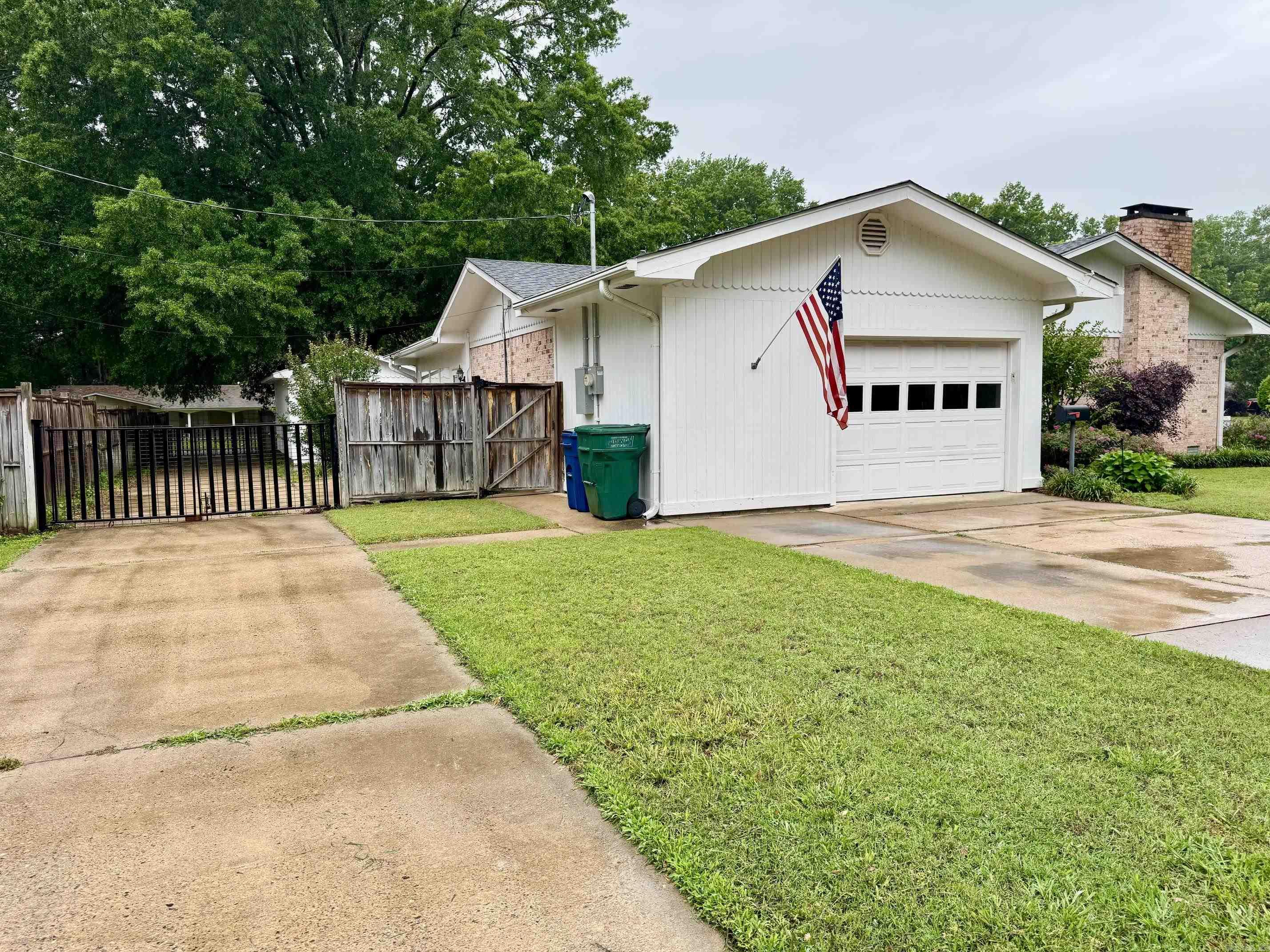 1 Mark  Conway, AR