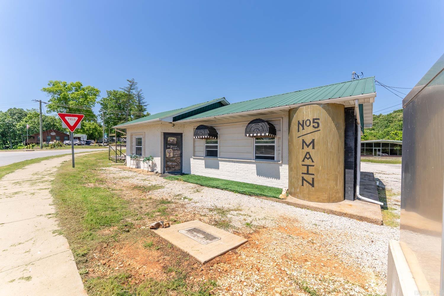 15 Main  Mammoth Spring, AR
