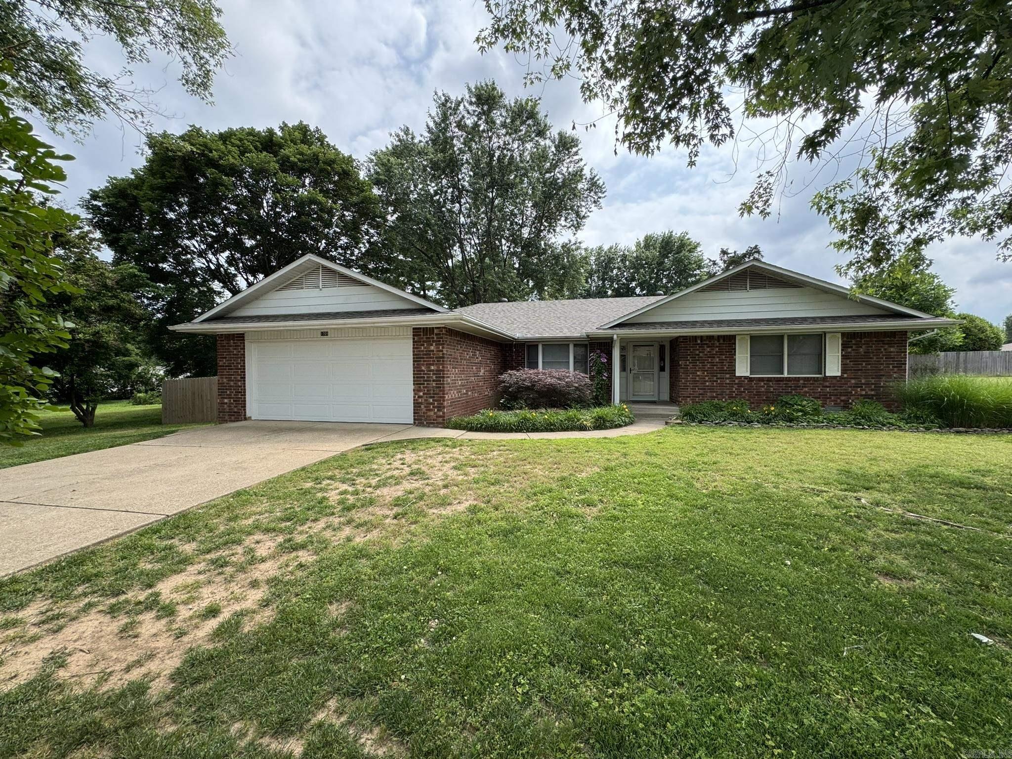 1709 Coachman  Mountain Home, AR