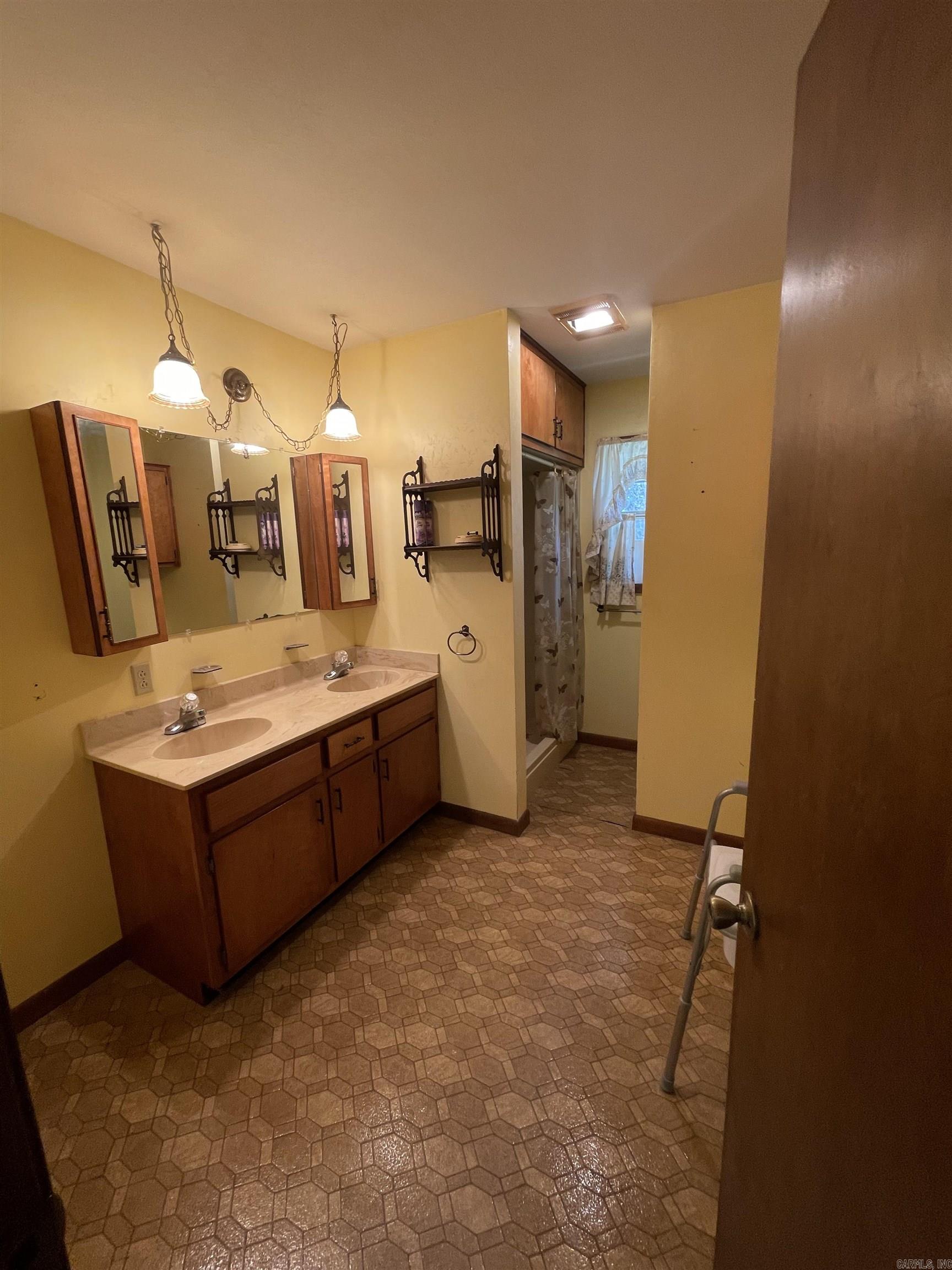 5 Iris  Drasco, AR