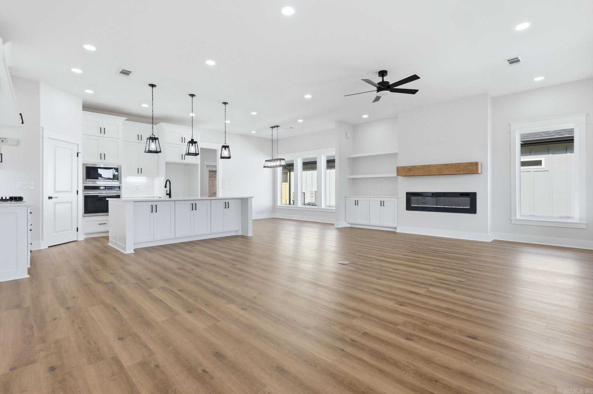 225 B  Bryant, AR