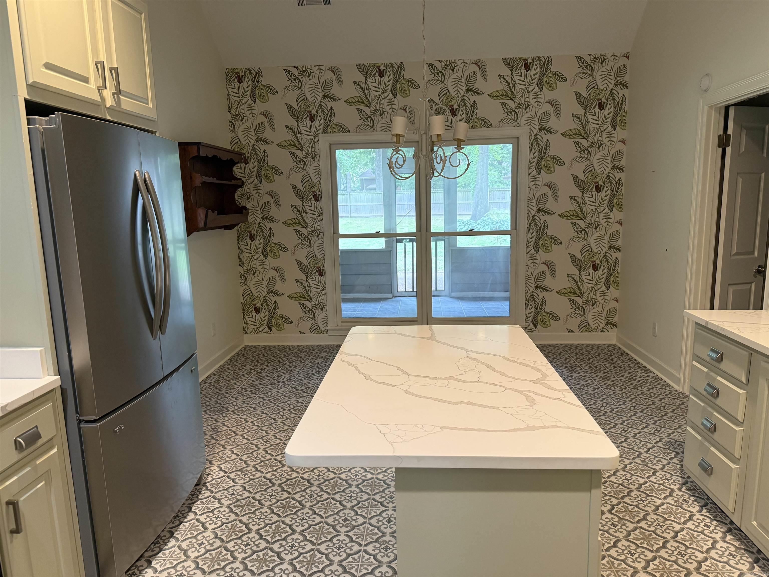 208 Delta Dr  Marion, AR