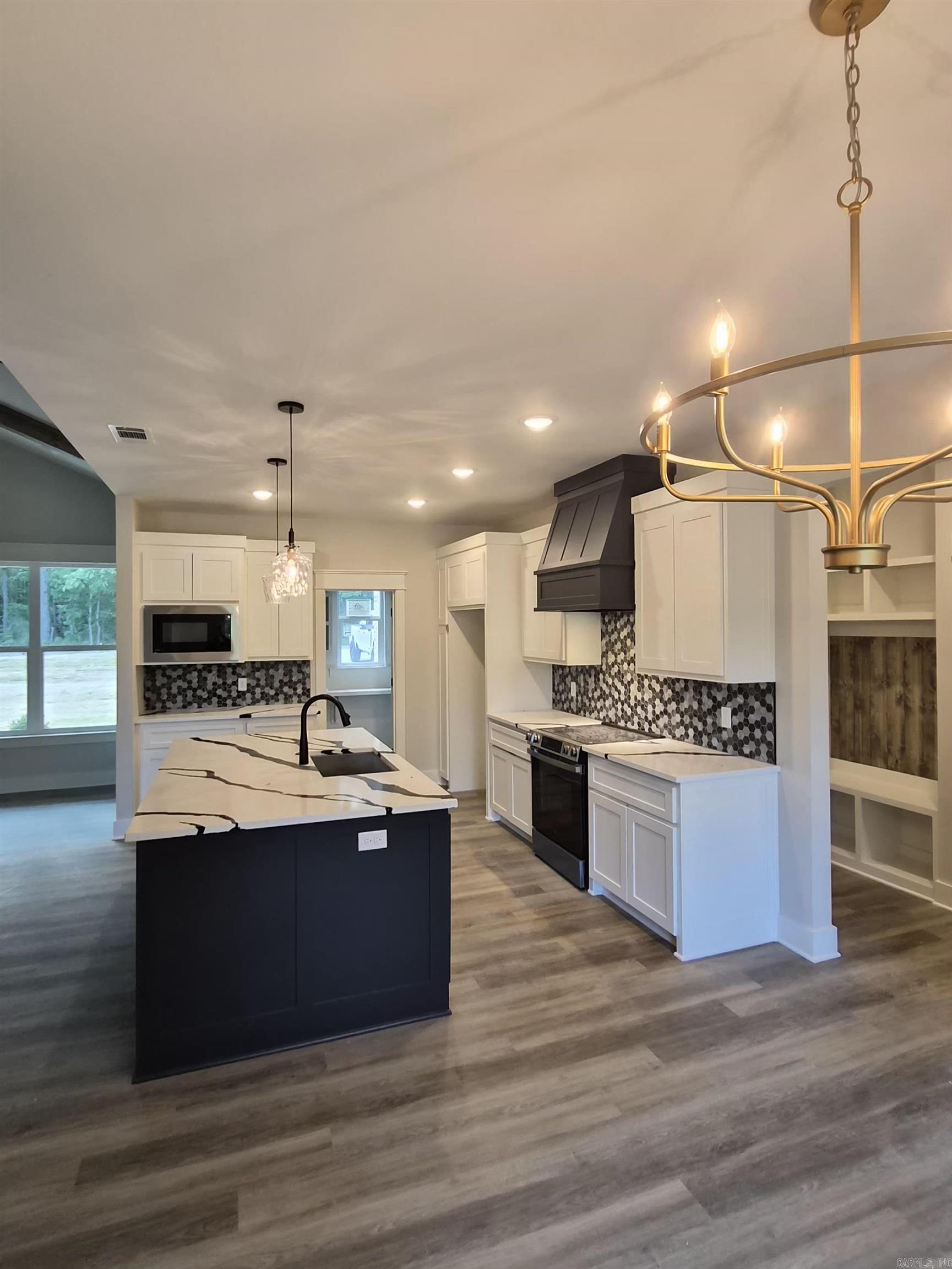 6708 N. Detonti  Bauxite, AR
