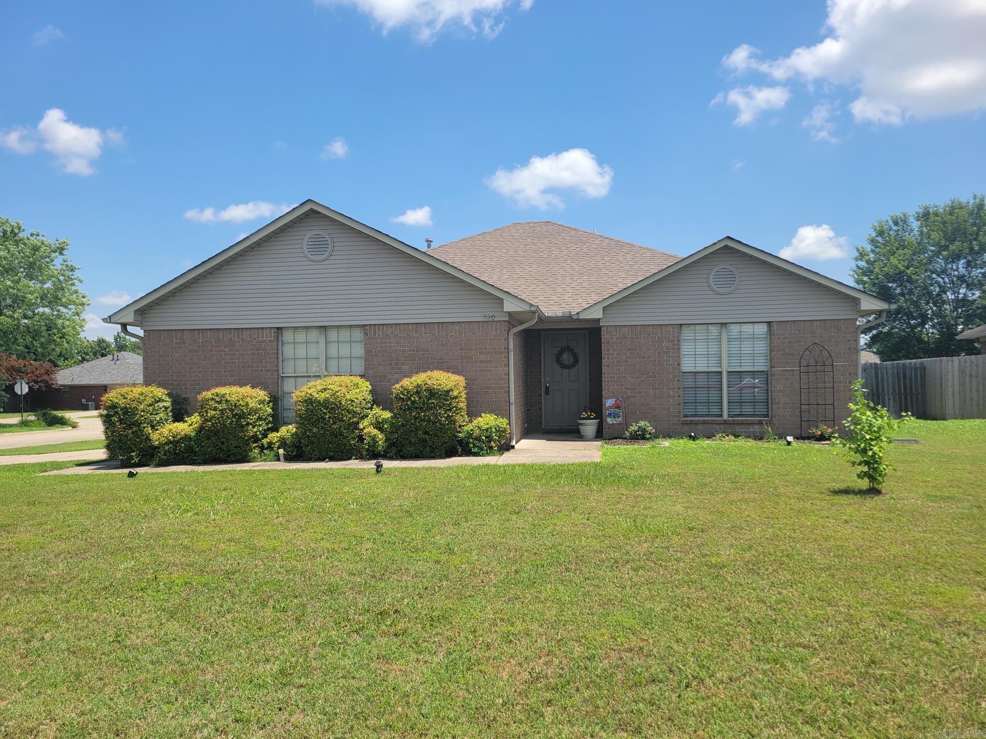 920 Crestliner Dr
