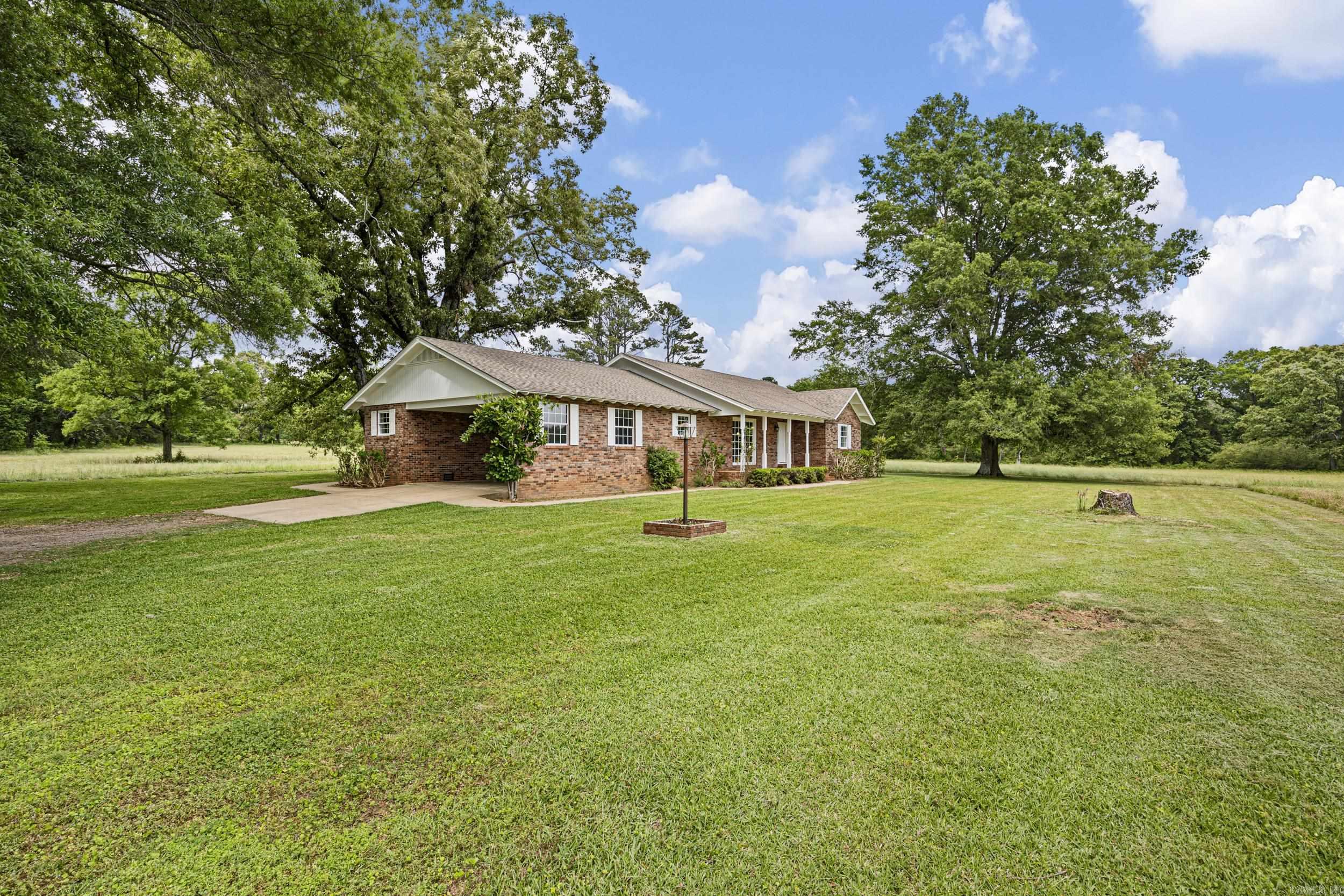 1114 W Gum Log  Russellville, AR