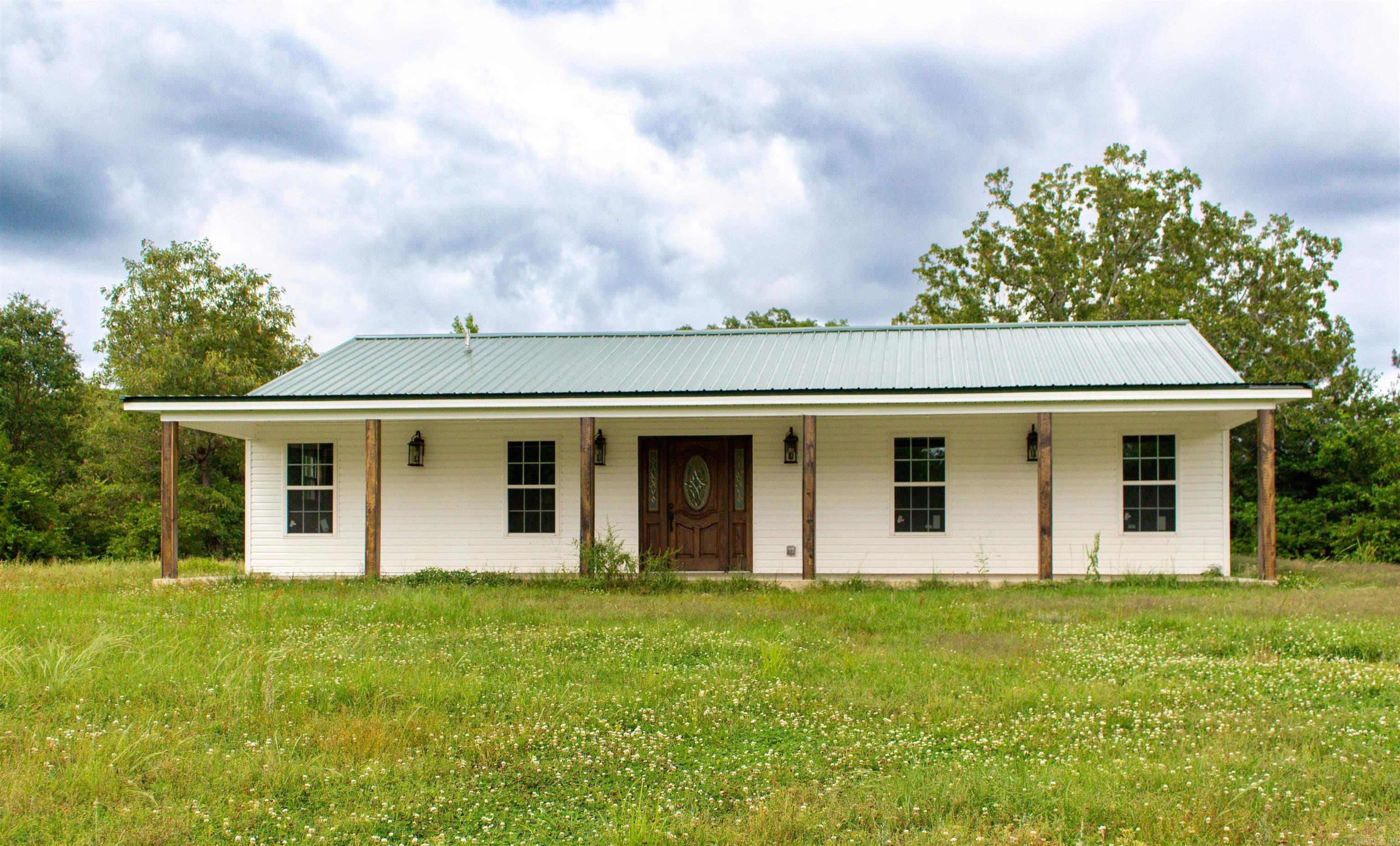 1392 Sugarloaf  Amity, AR