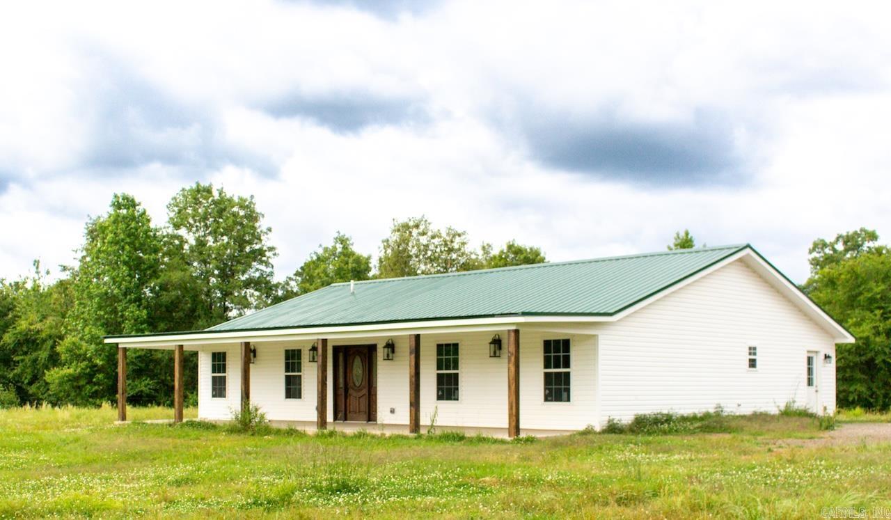 1392 Sugarloaf  Amity, AR