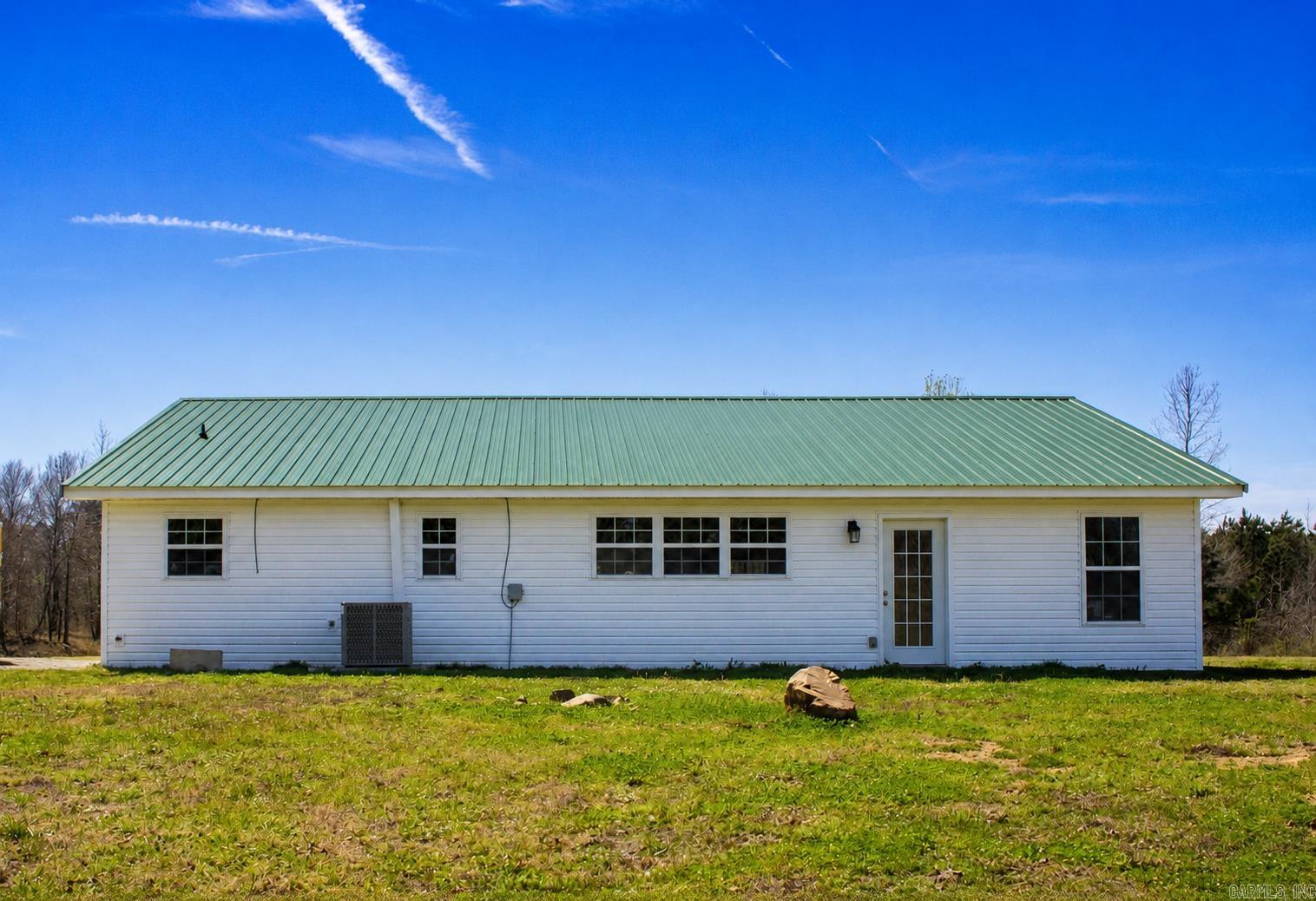 1392 Sugarloaf  Amity, AR