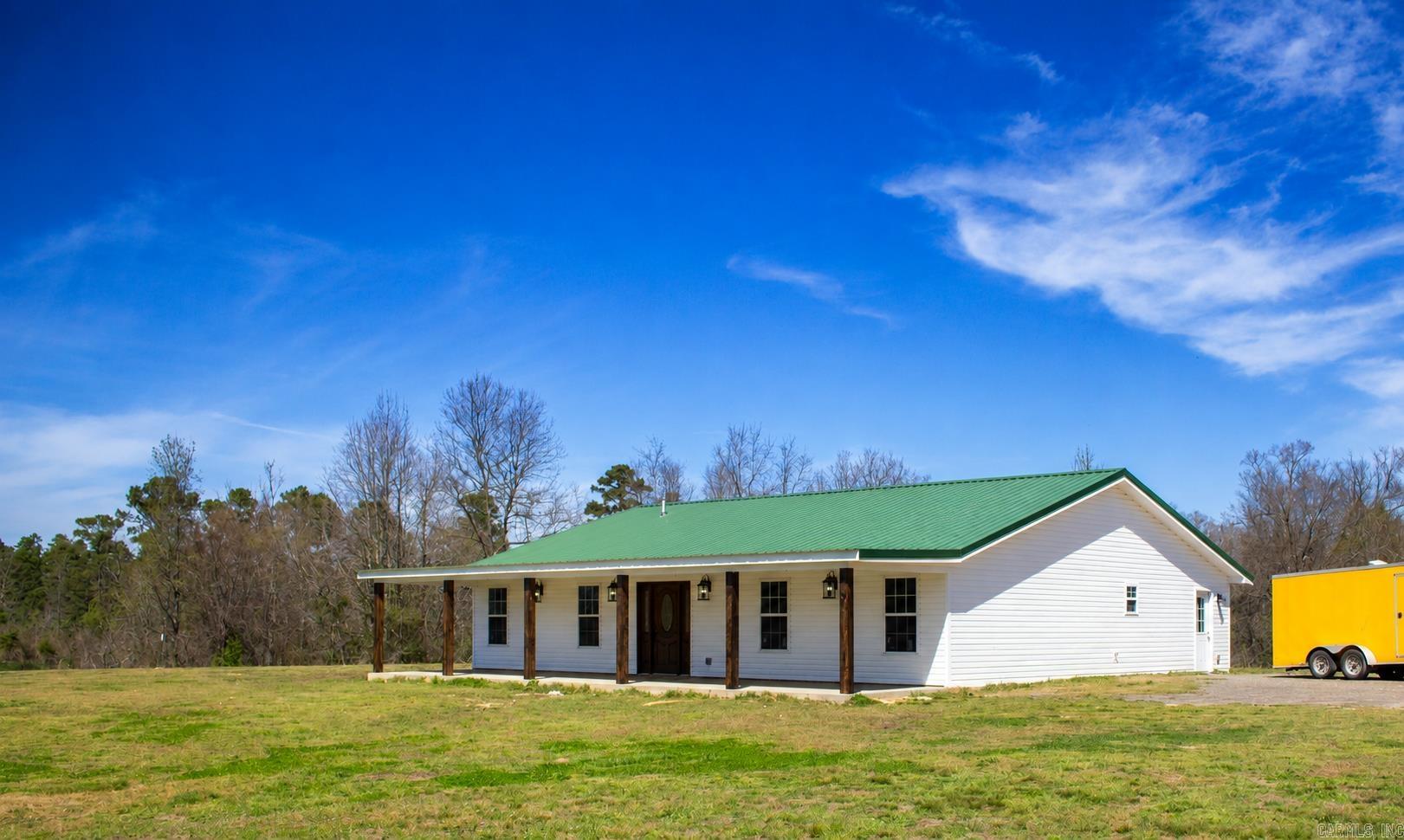 1392 Sugarloaf  Amity, AR