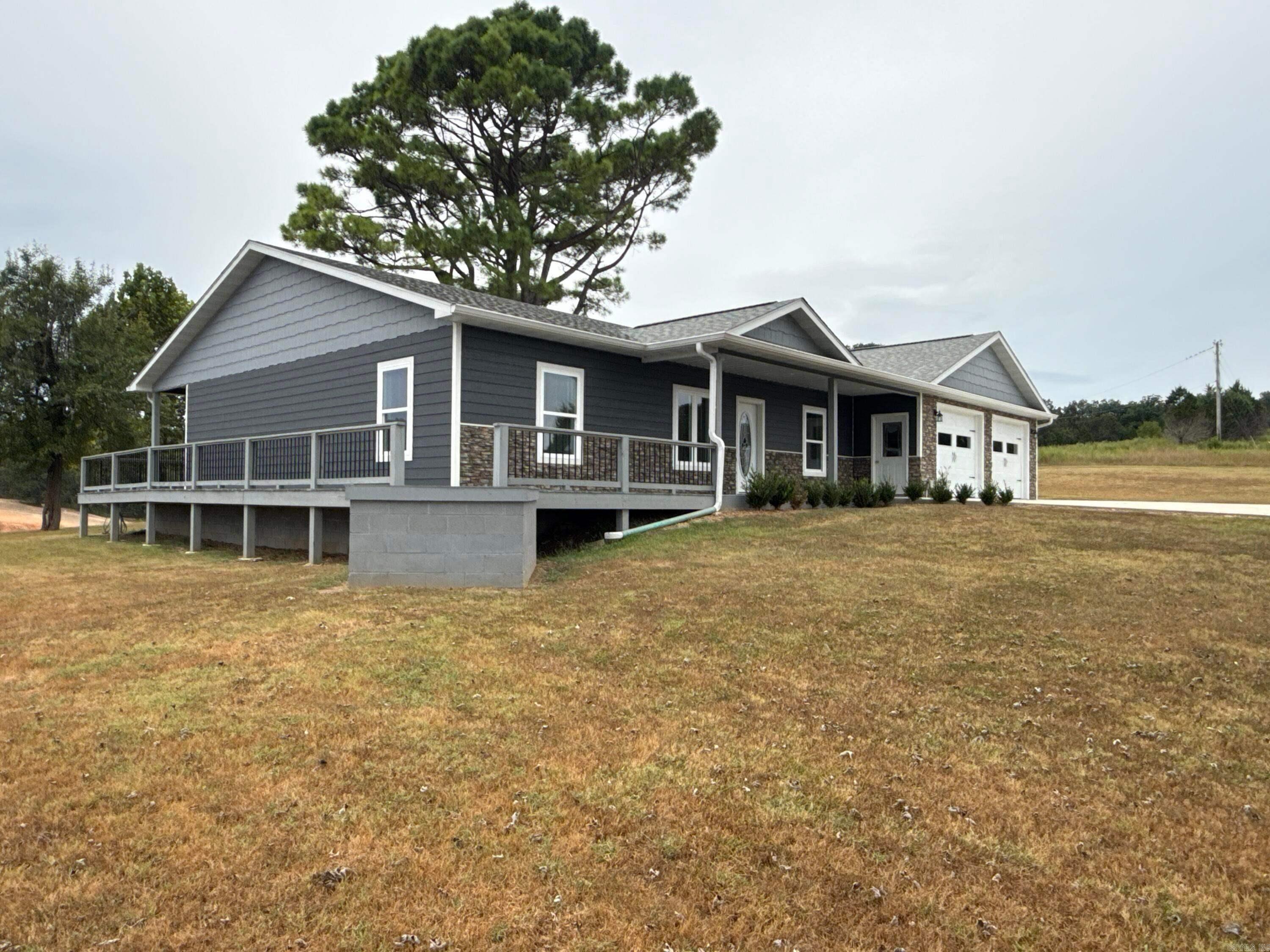 631 Spring Valley Dr  Mammoth Spring, AR
