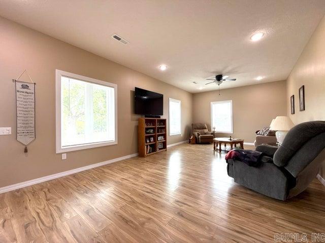 631 Spring Valley Dr  Mammoth Spring, AR