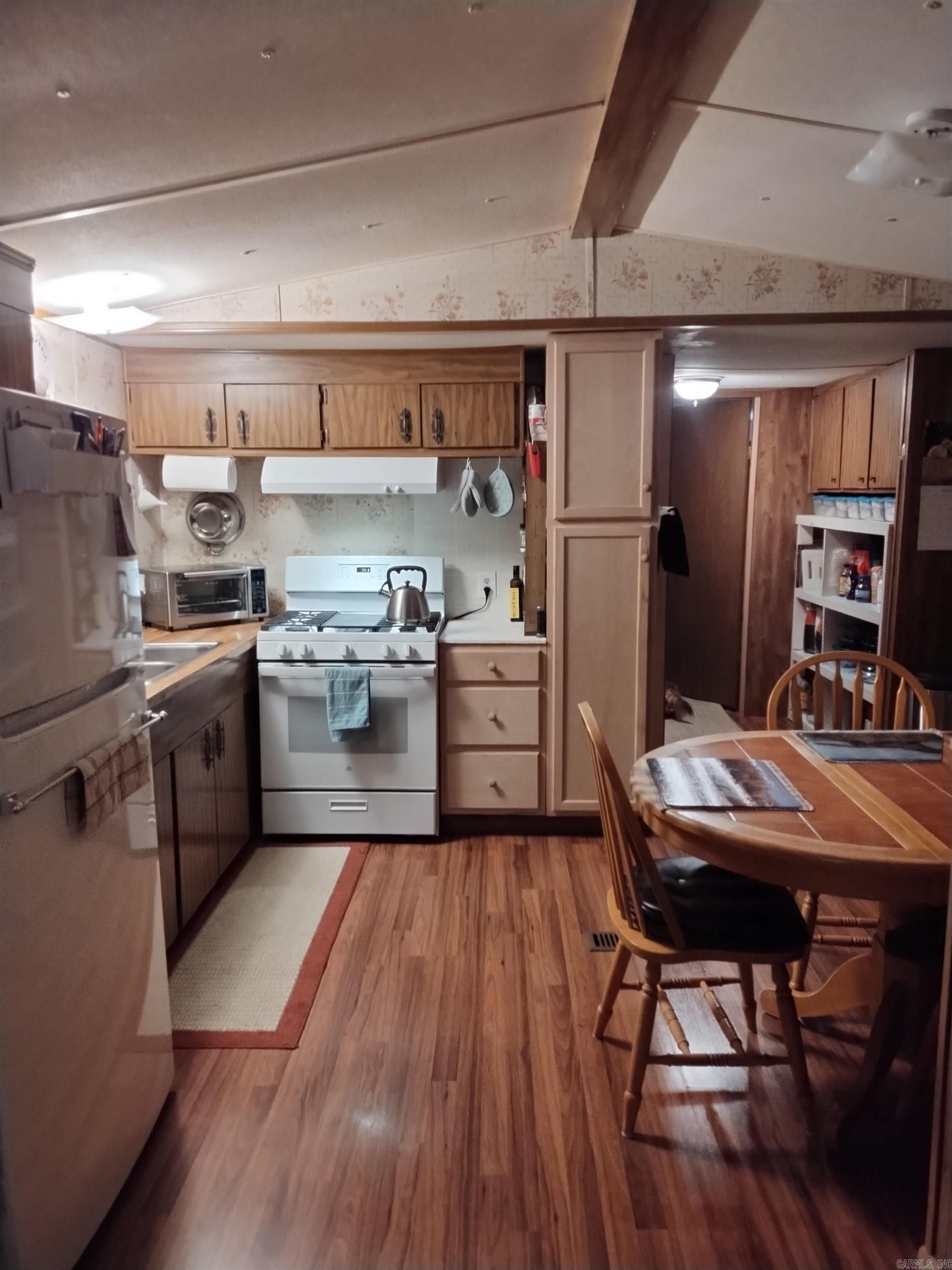 305 S 6th  Flippin, AR