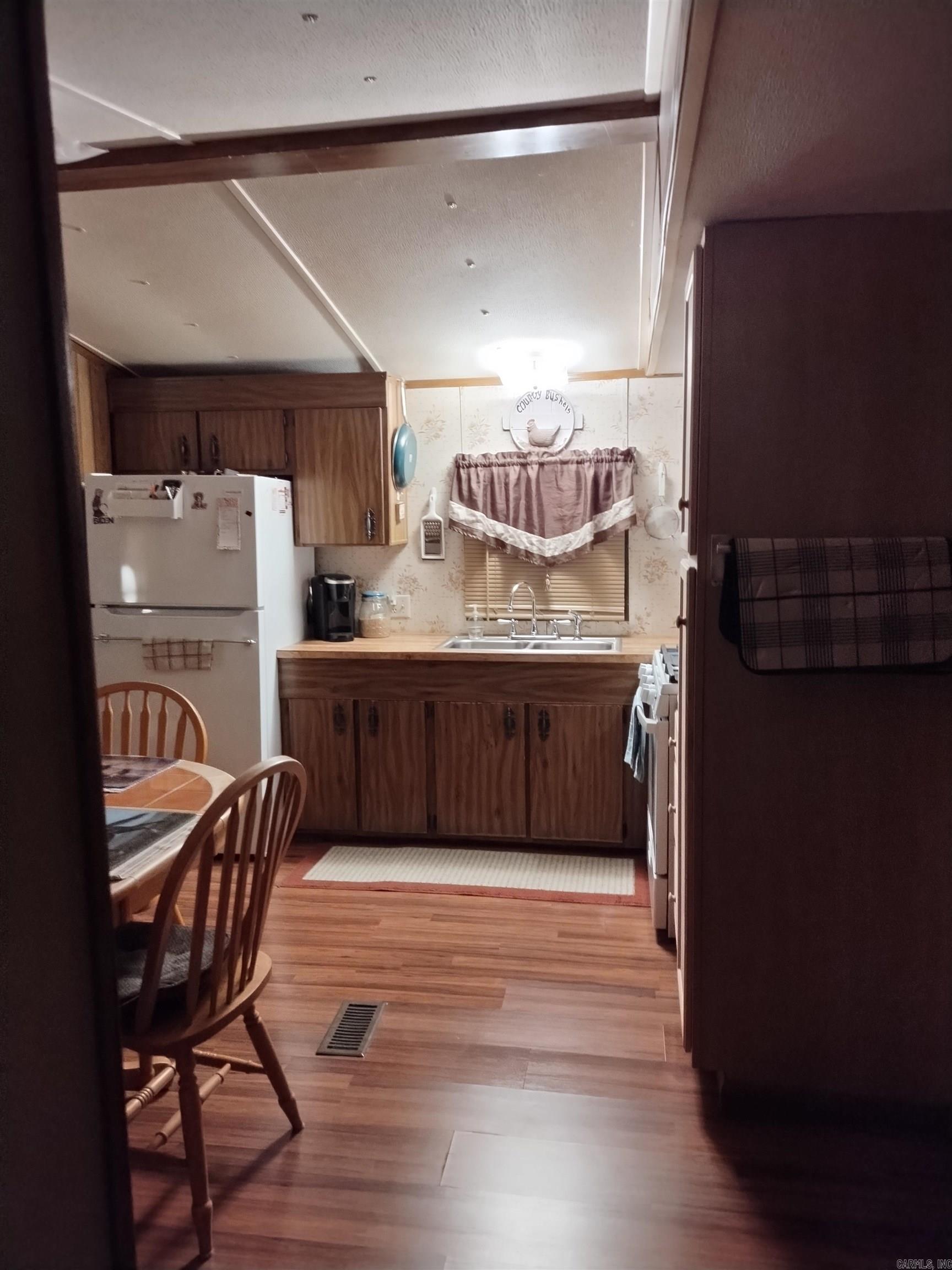 305 S 6th  Flippin, AR