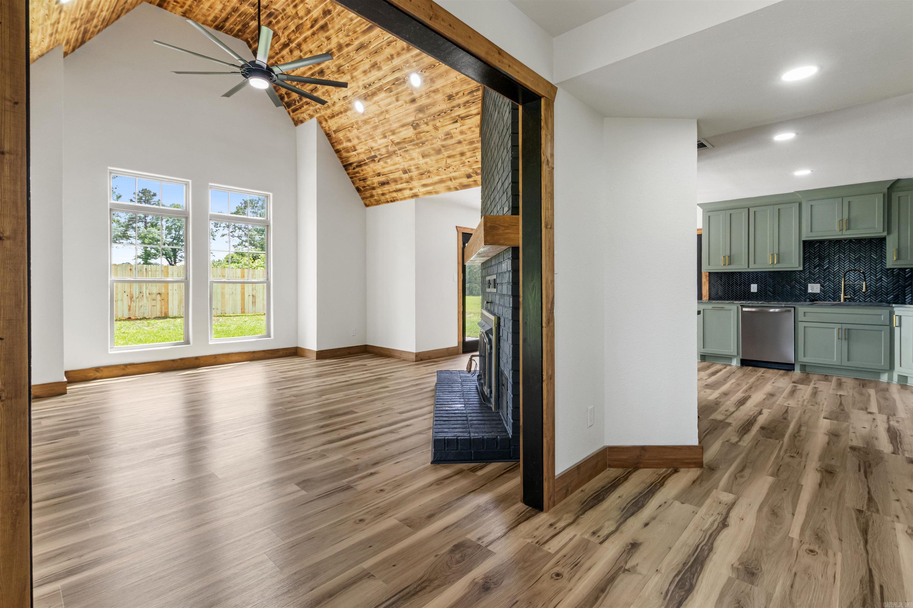 162 Oak Grove  Austin, AR