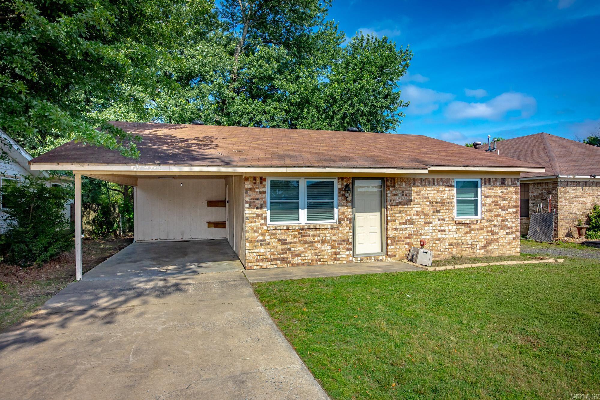 219 S Center  Conway, AR