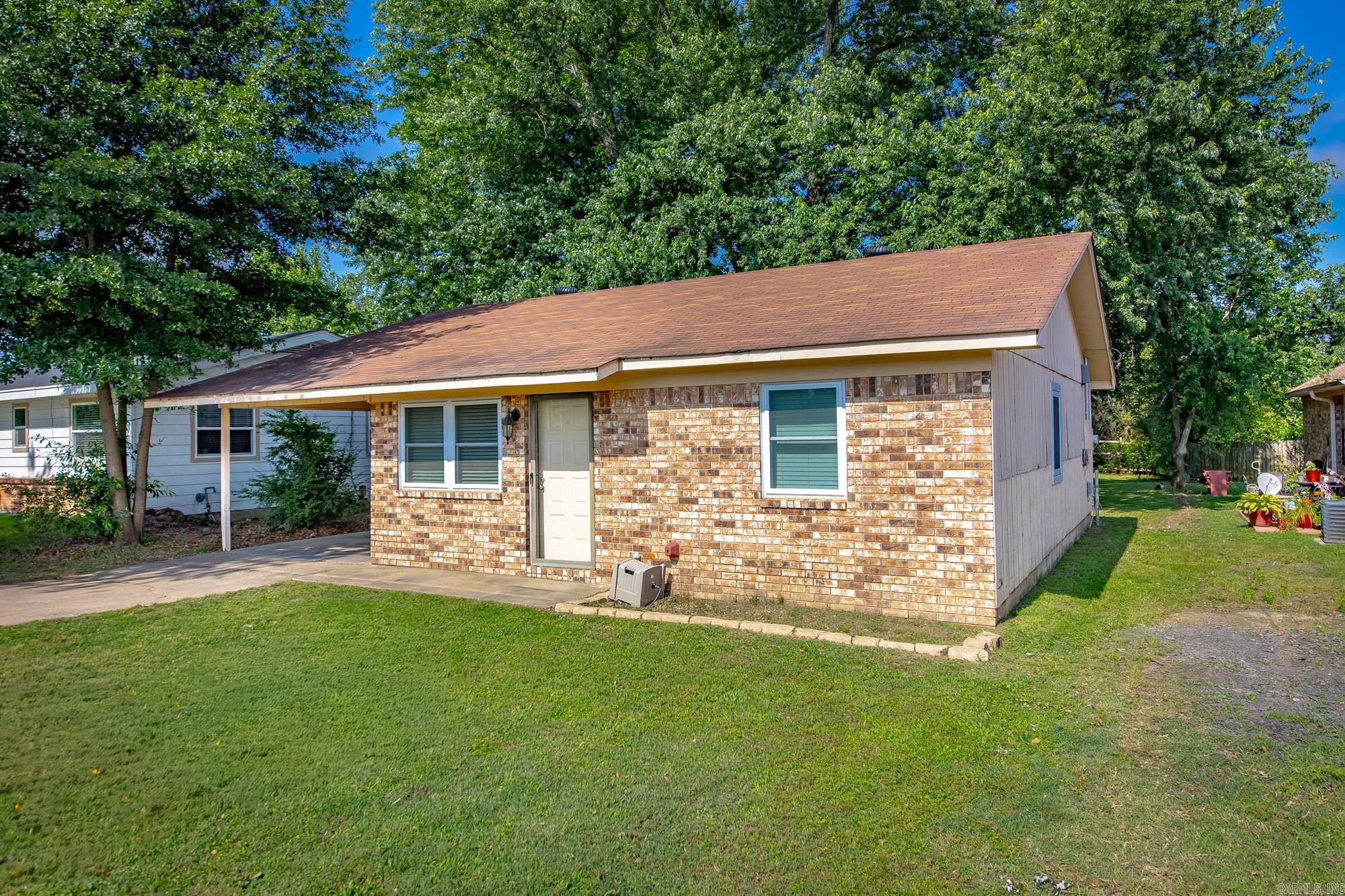 219 S Center  Conway, AR