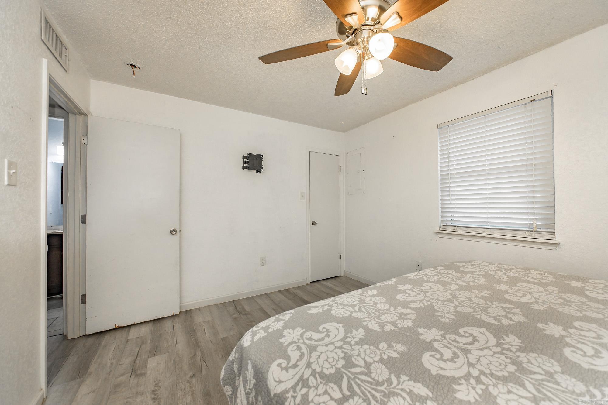 219 S Center  Conway, AR