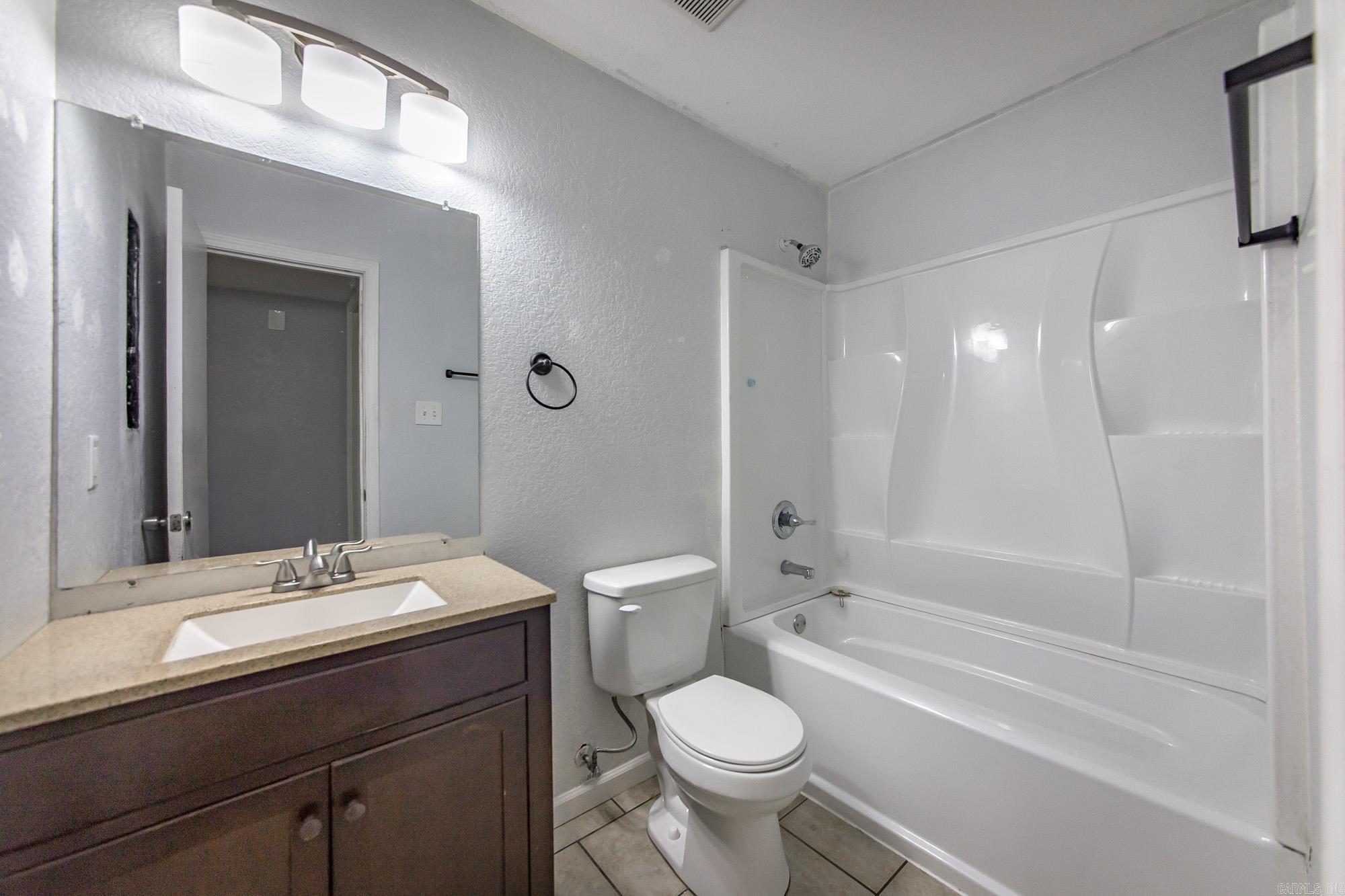 219 S Center  Conway, AR