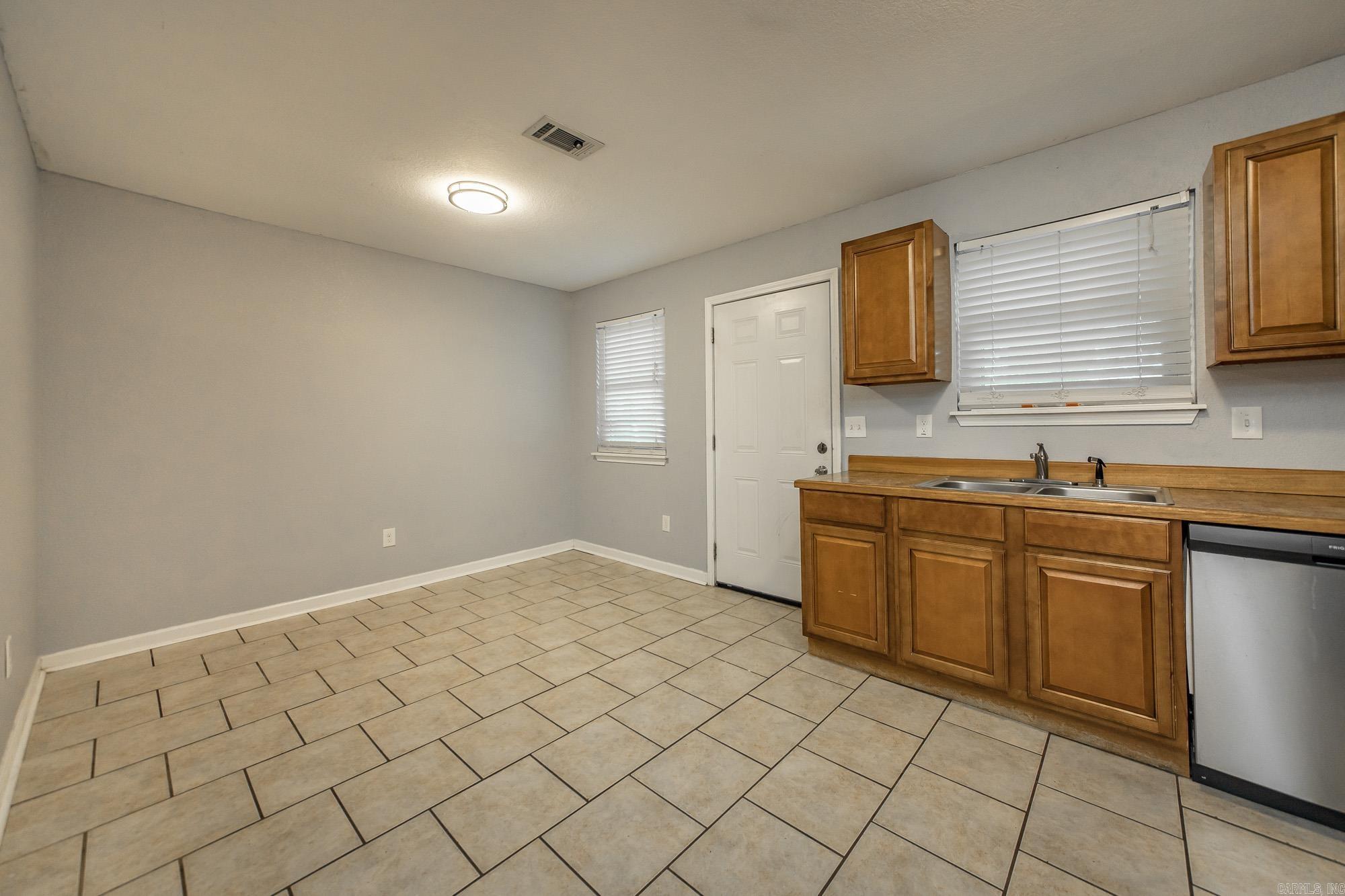 219 S Center  Conway, AR