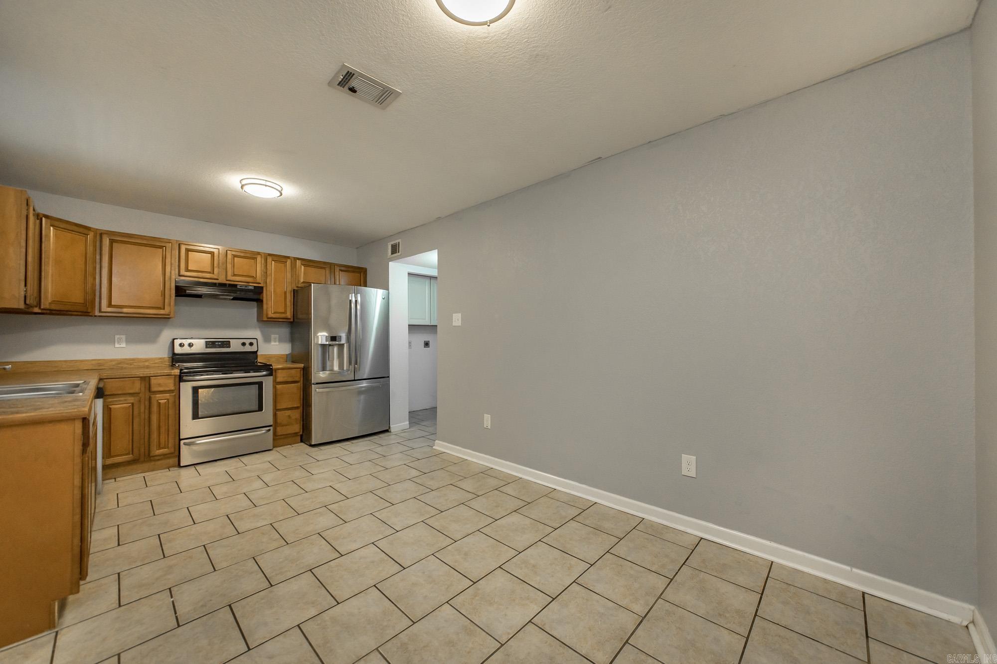219 S Center  Conway, AR